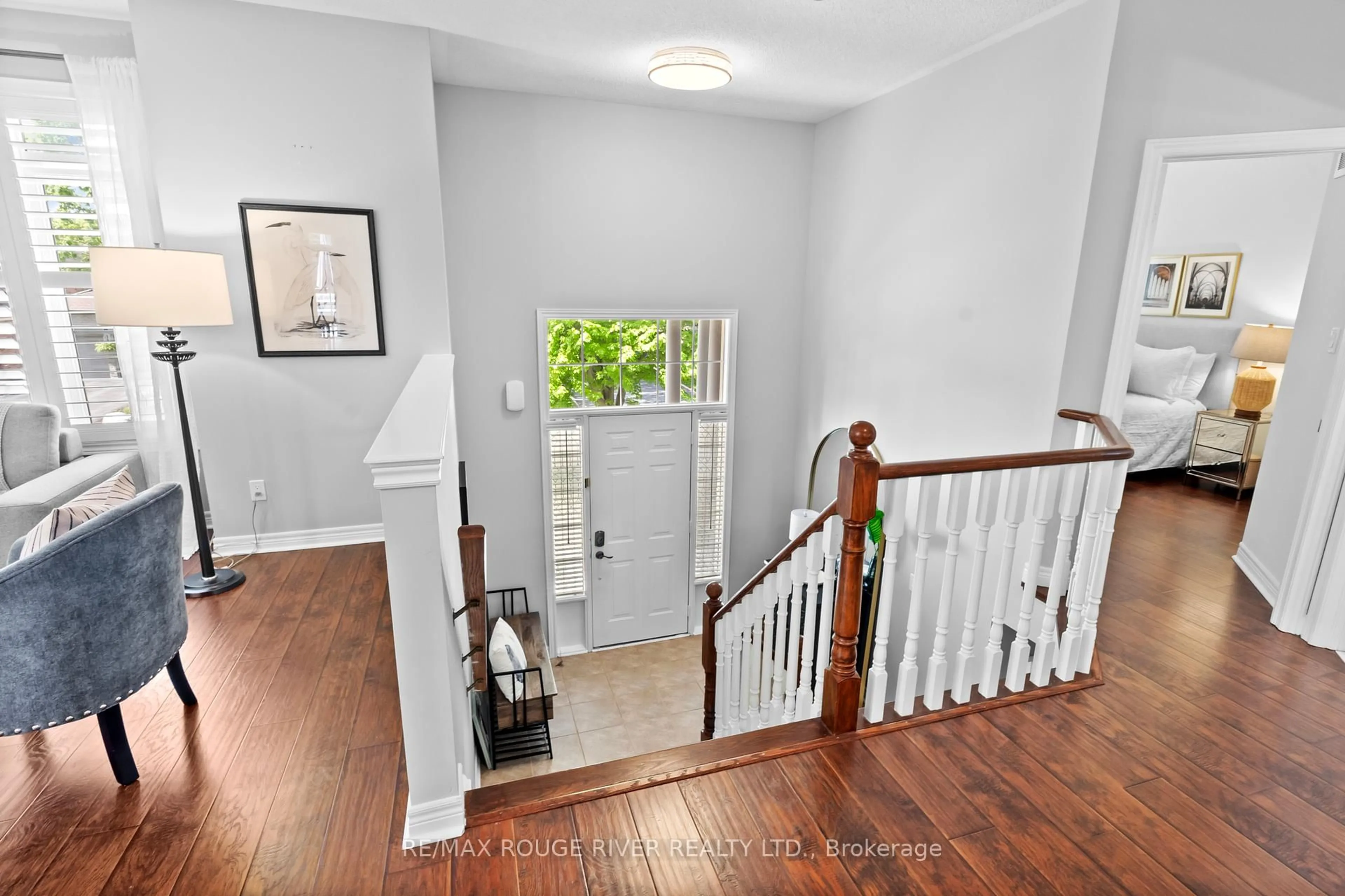 Indoor entryway for 11 maple edge Lane, Whitby Ontario L1R 2M9
