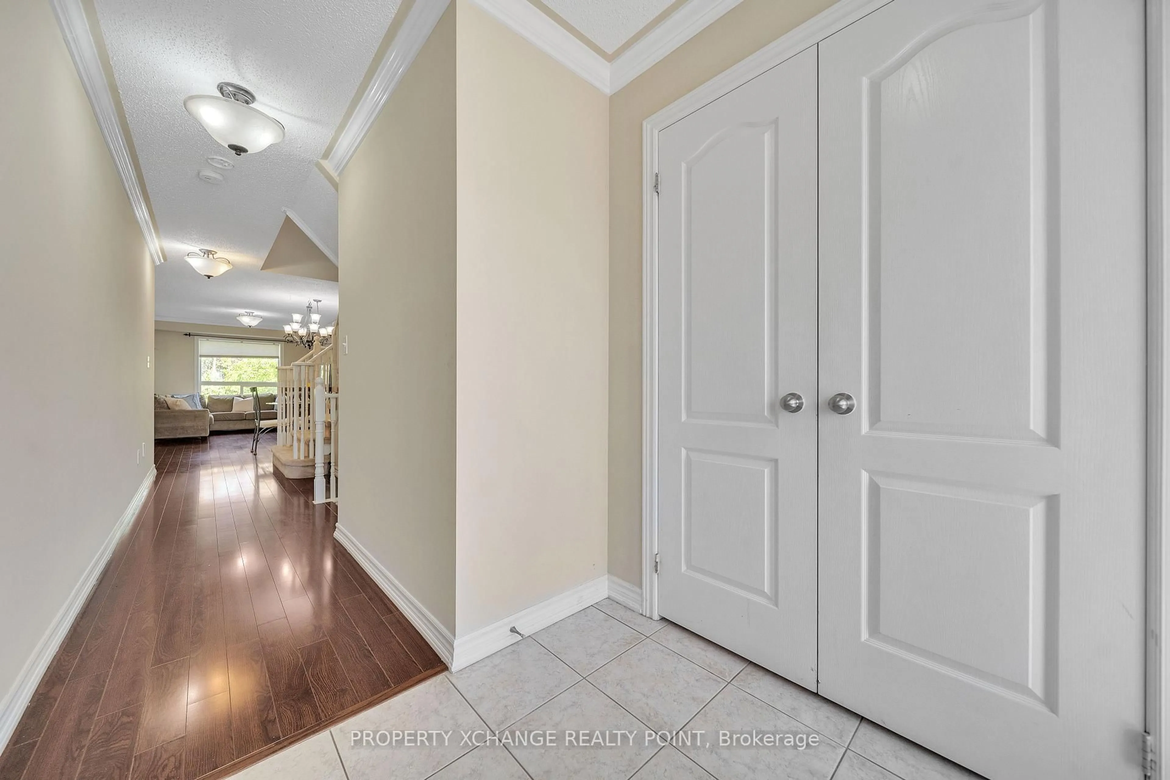 Indoor entryway for 715 Grandview St #38, Oshawa Ontario L1K 0N2