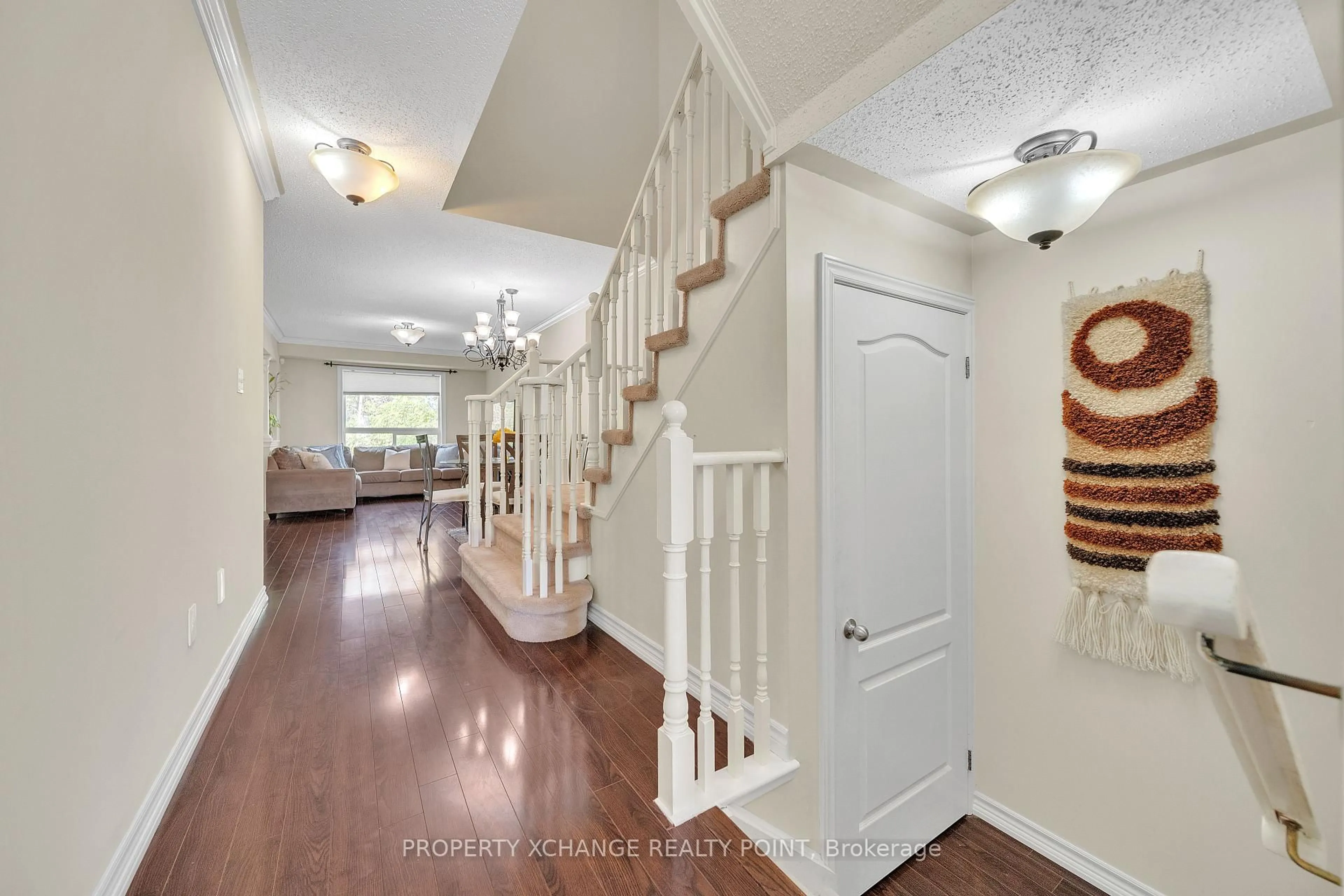 Indoor entryway for 715 Grandview St #38, Oshawa Ontario L1K 0N2