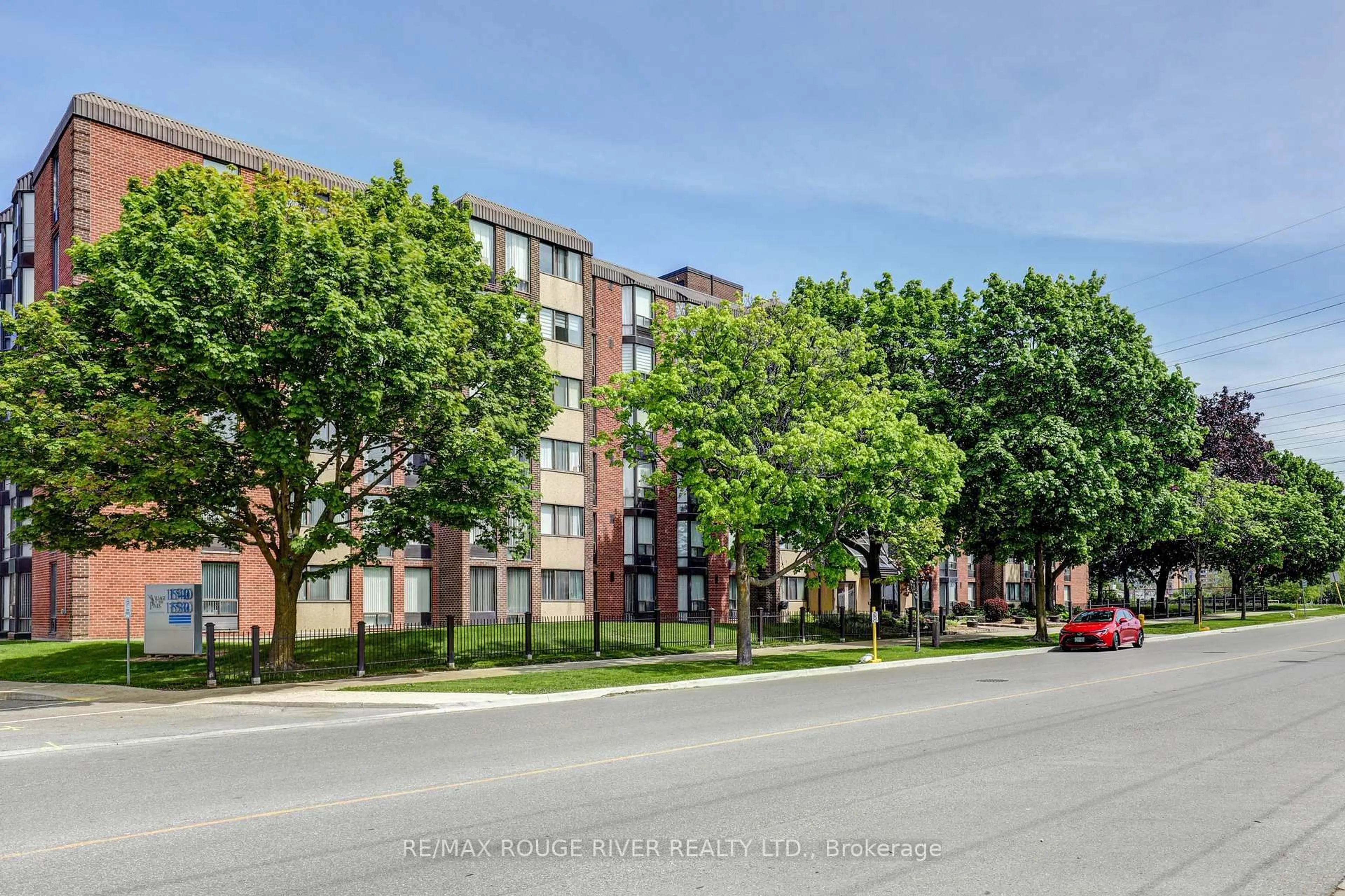 Patio, street for 1540 Pickering Pkwy #311, Pickering Ontario L1V 3V9