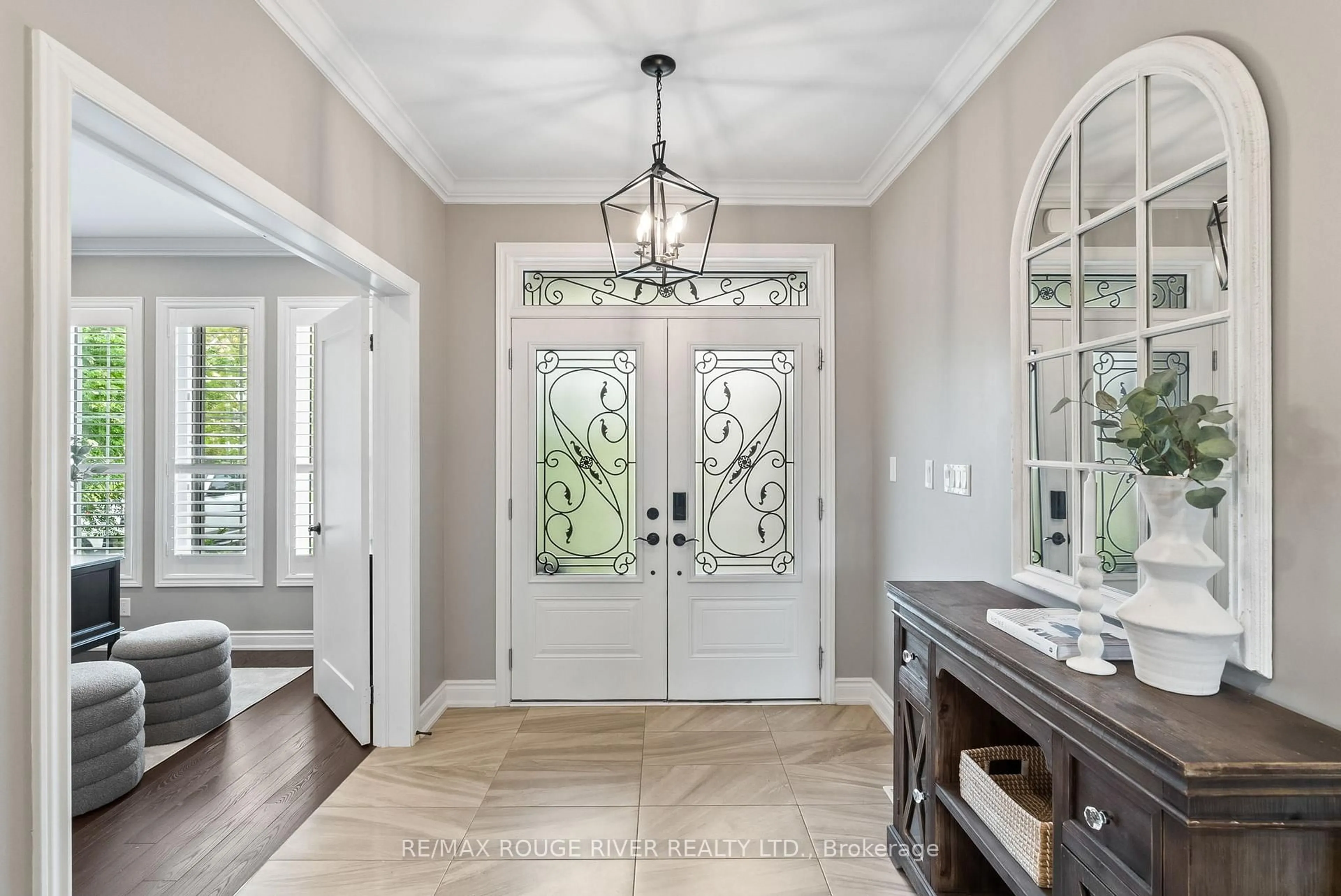 Indoor entryway for 23 Gilchrist Crt, Whitby Ontario L1R 2P3