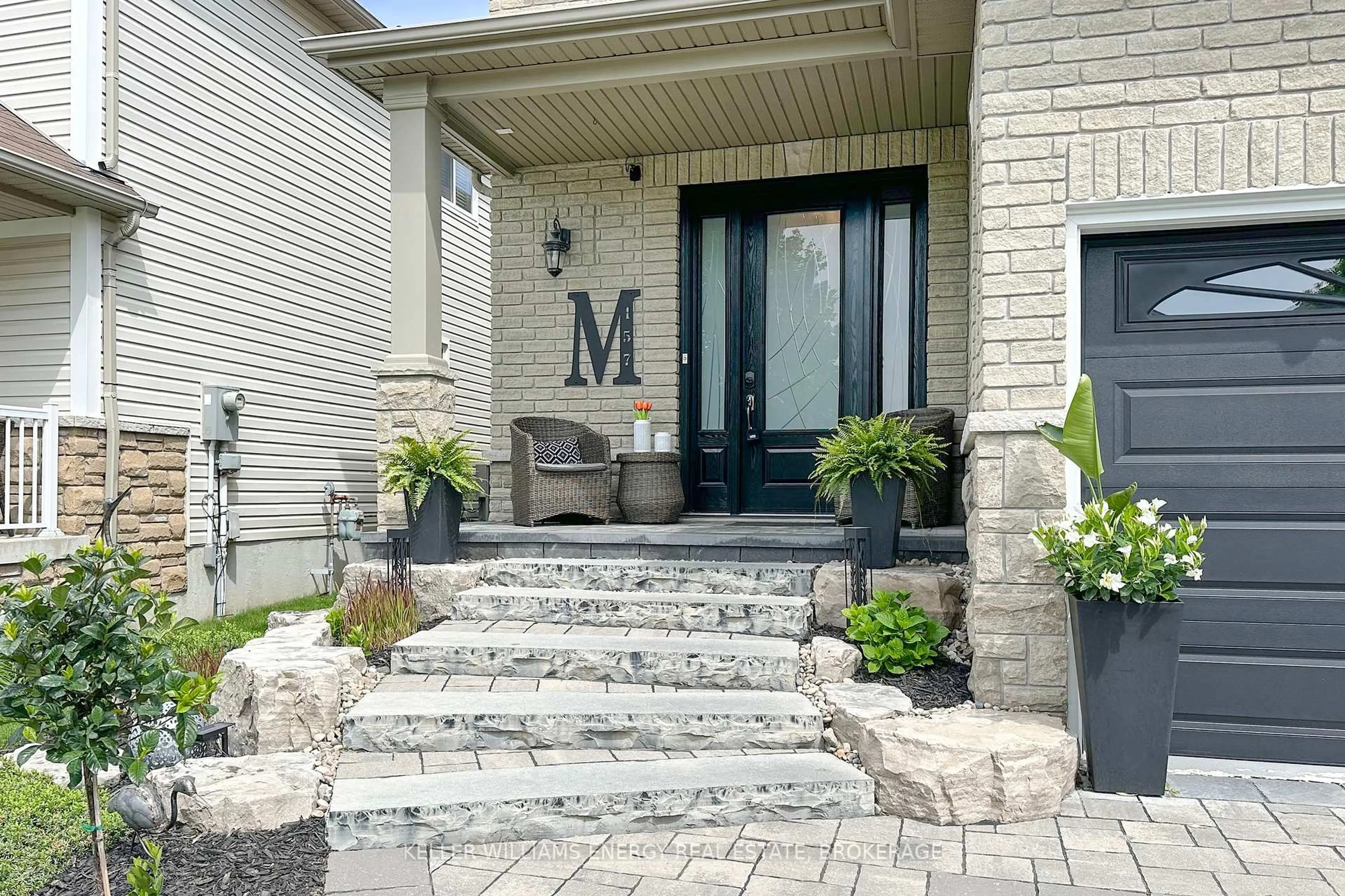 Indoor entryway for 157 Dadson Dr, Clarington Ontario L1C 5M7