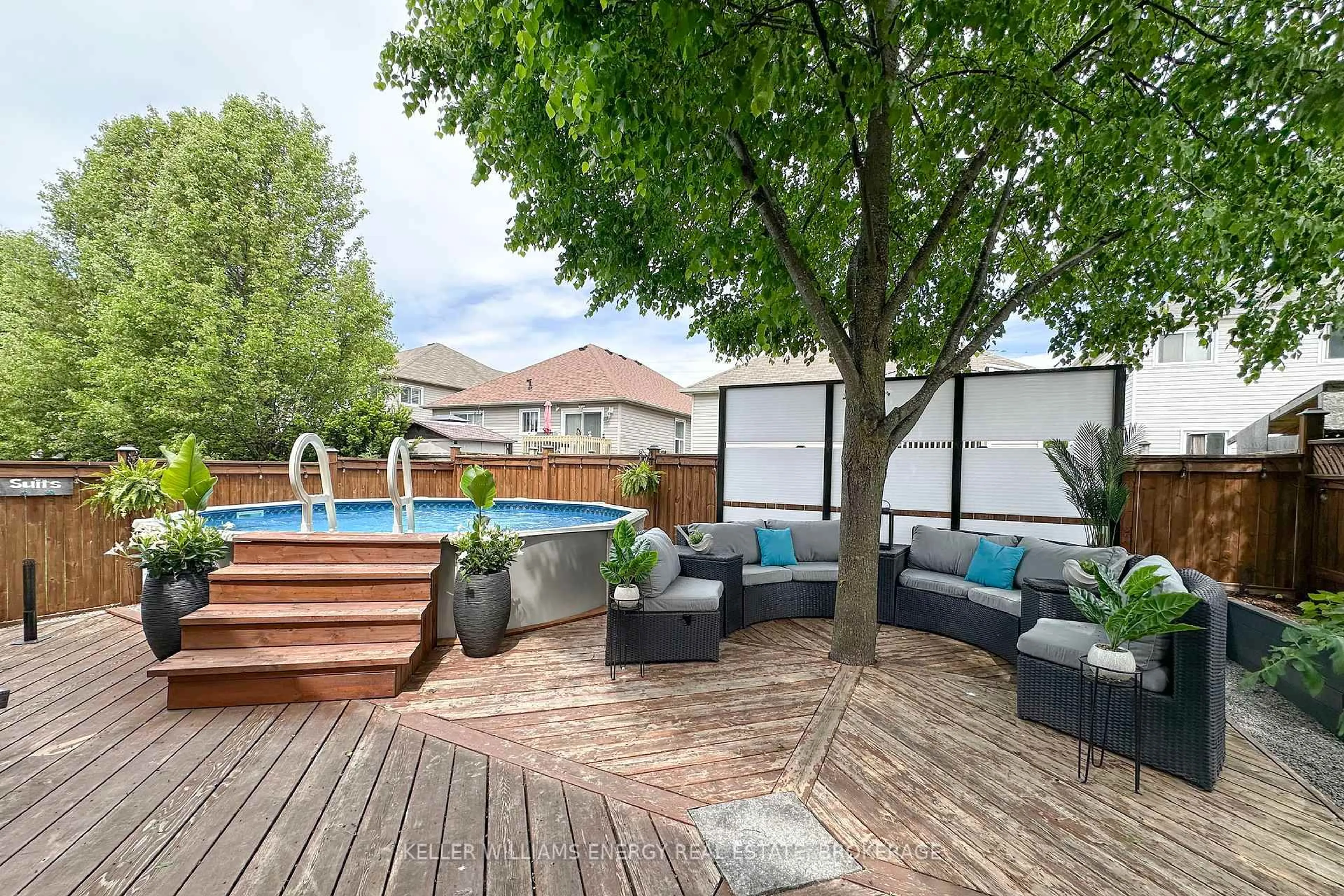 Patio, street for 157 Dadson Dr, Clarington Ontario L1C 5M7