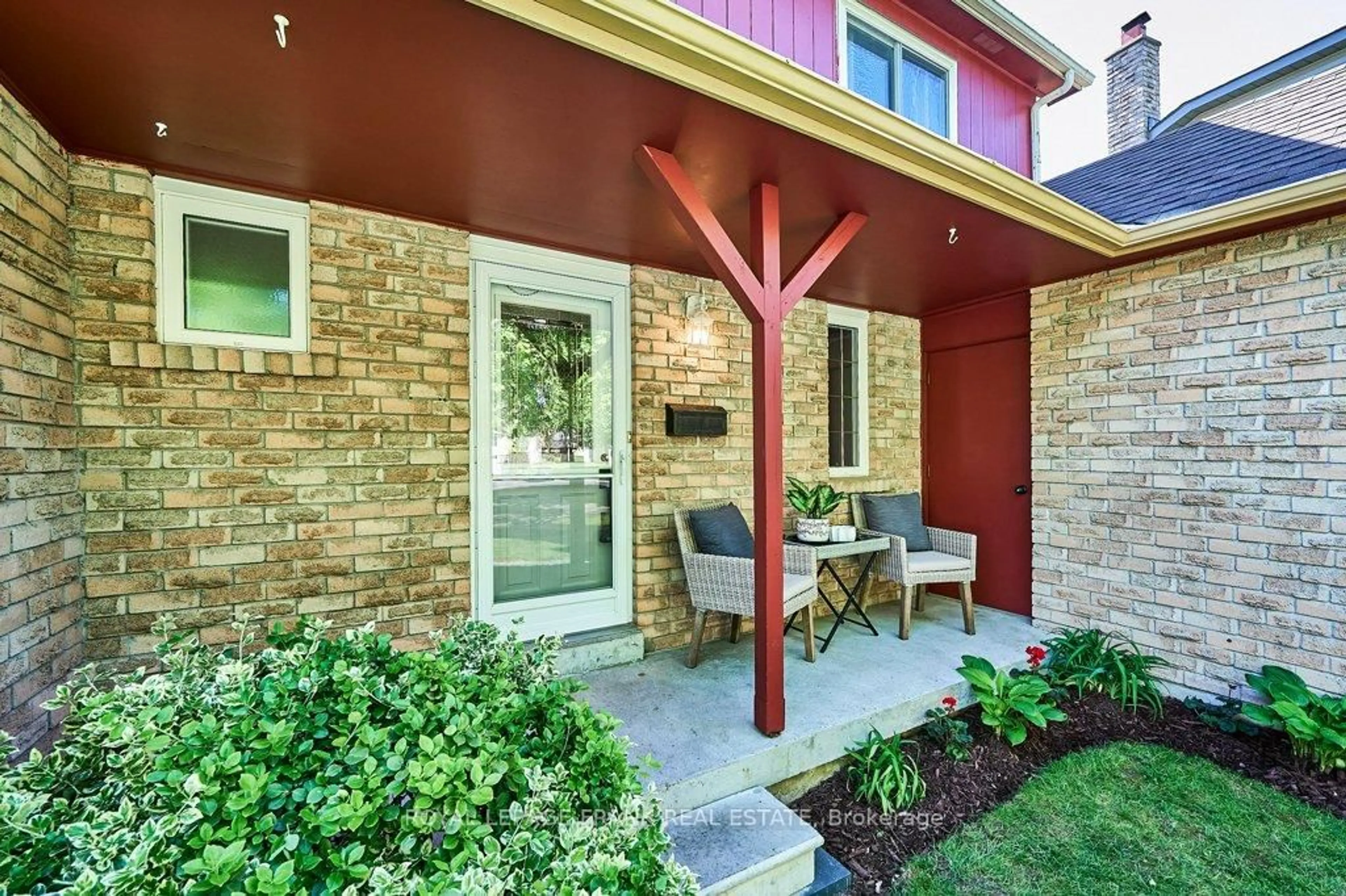 Unknown for 9 Beecroft Crt, Whitby Ontario L1P 1C7