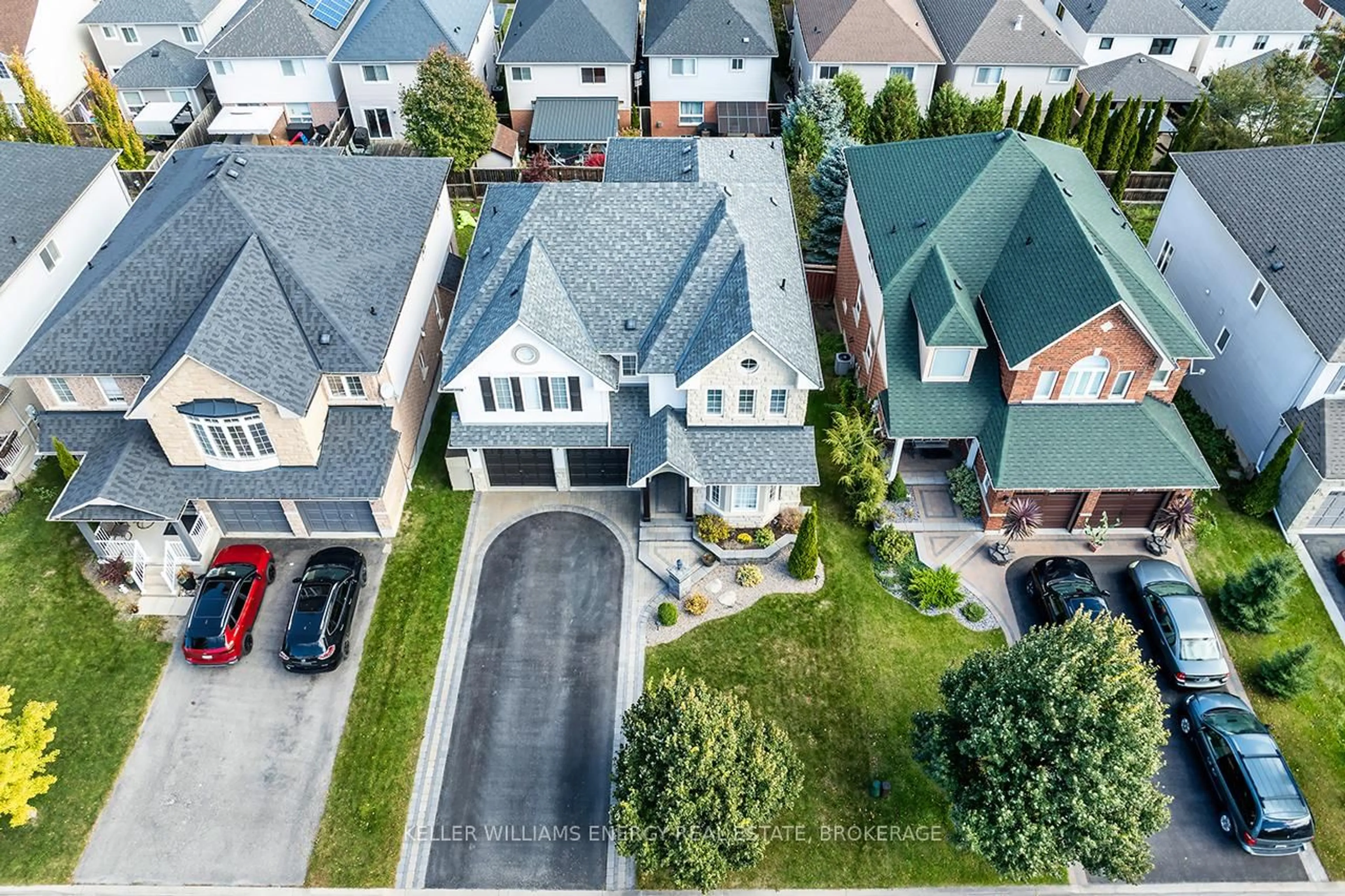 A pic from outside/outdoor area/front of a property/back of a property/a pic from drone, street for 168 Millburn Dr, Clarington Ontario L1C 5M1