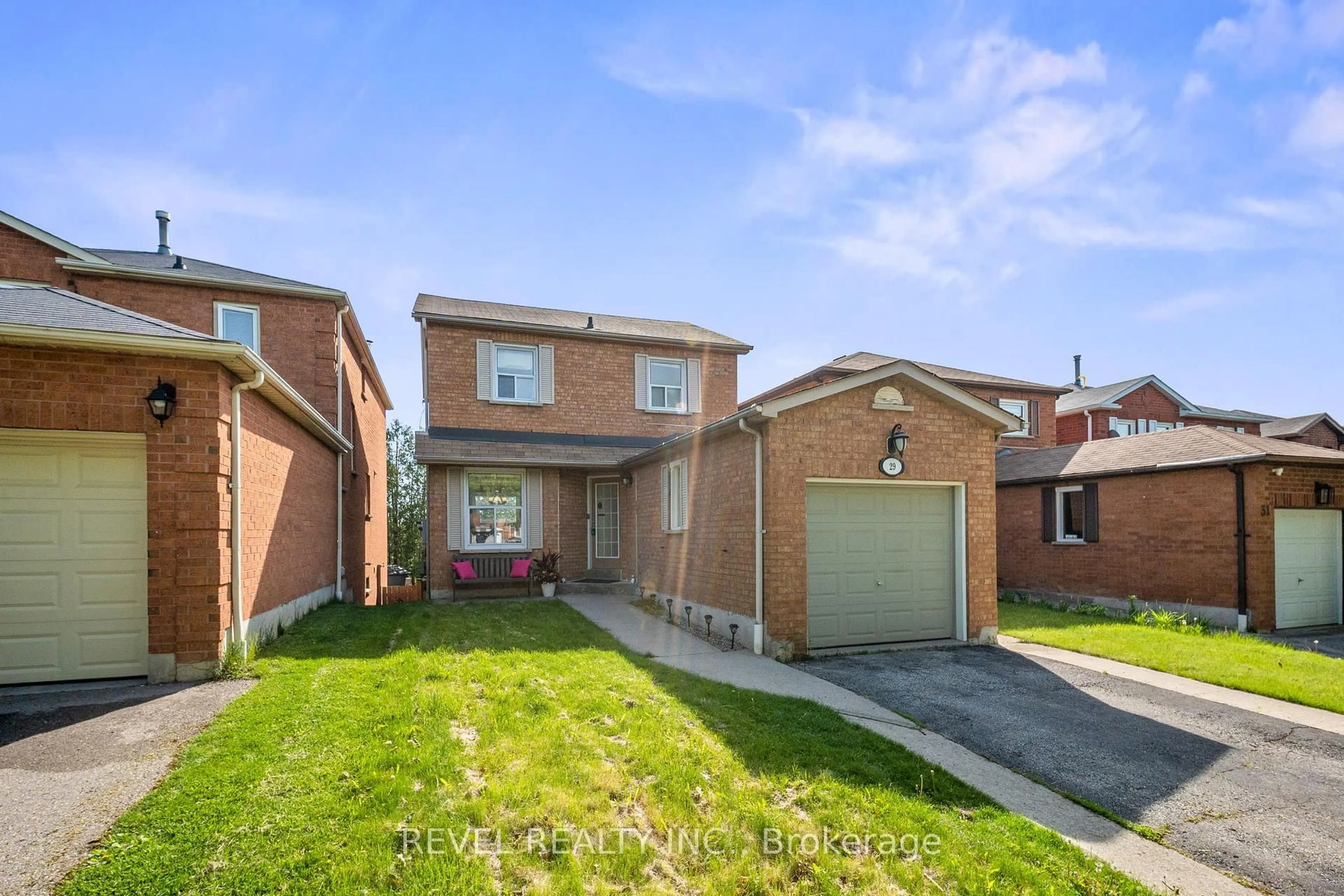 Home with brick exterior material, street for 29 Fernbank Pl, Whitby Ontario L1R 1S9