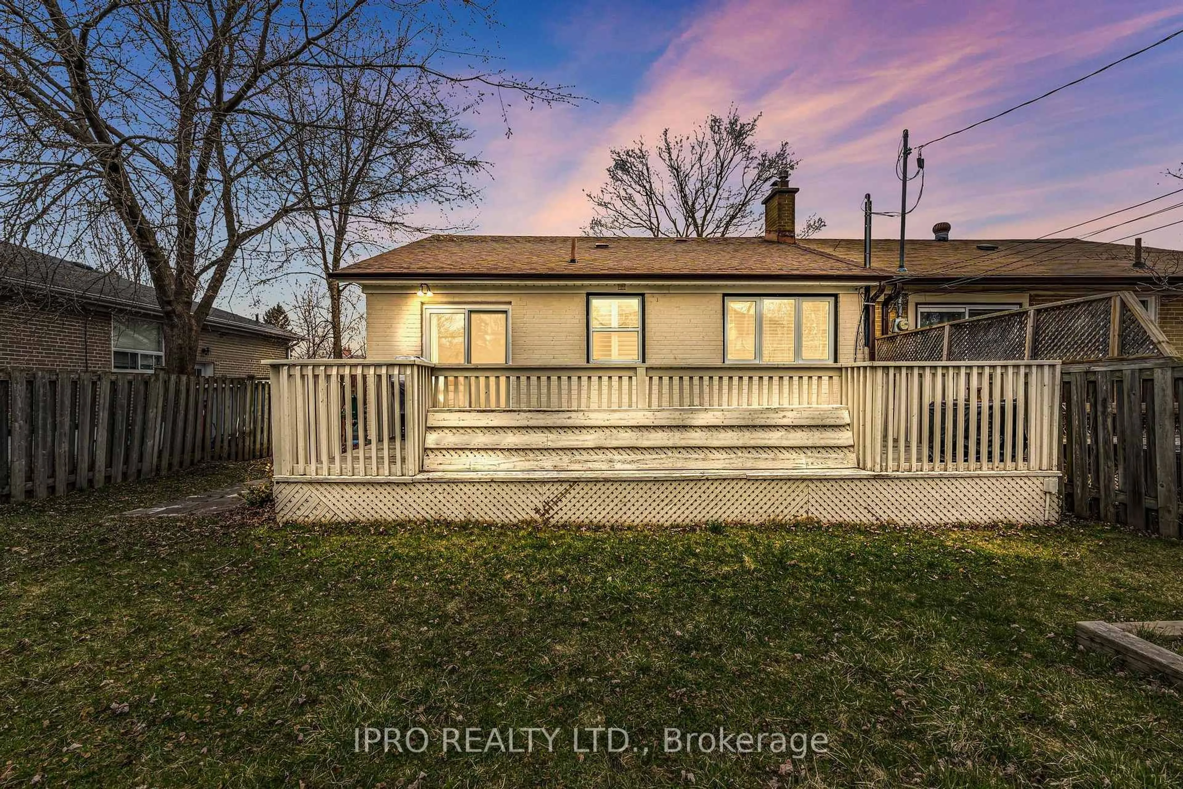 A pic from outside/outdoor area/front of a property/back of a property/a pic from drone, street for 52 Tulloch Dr, Ajax Ontario L1S 2S5