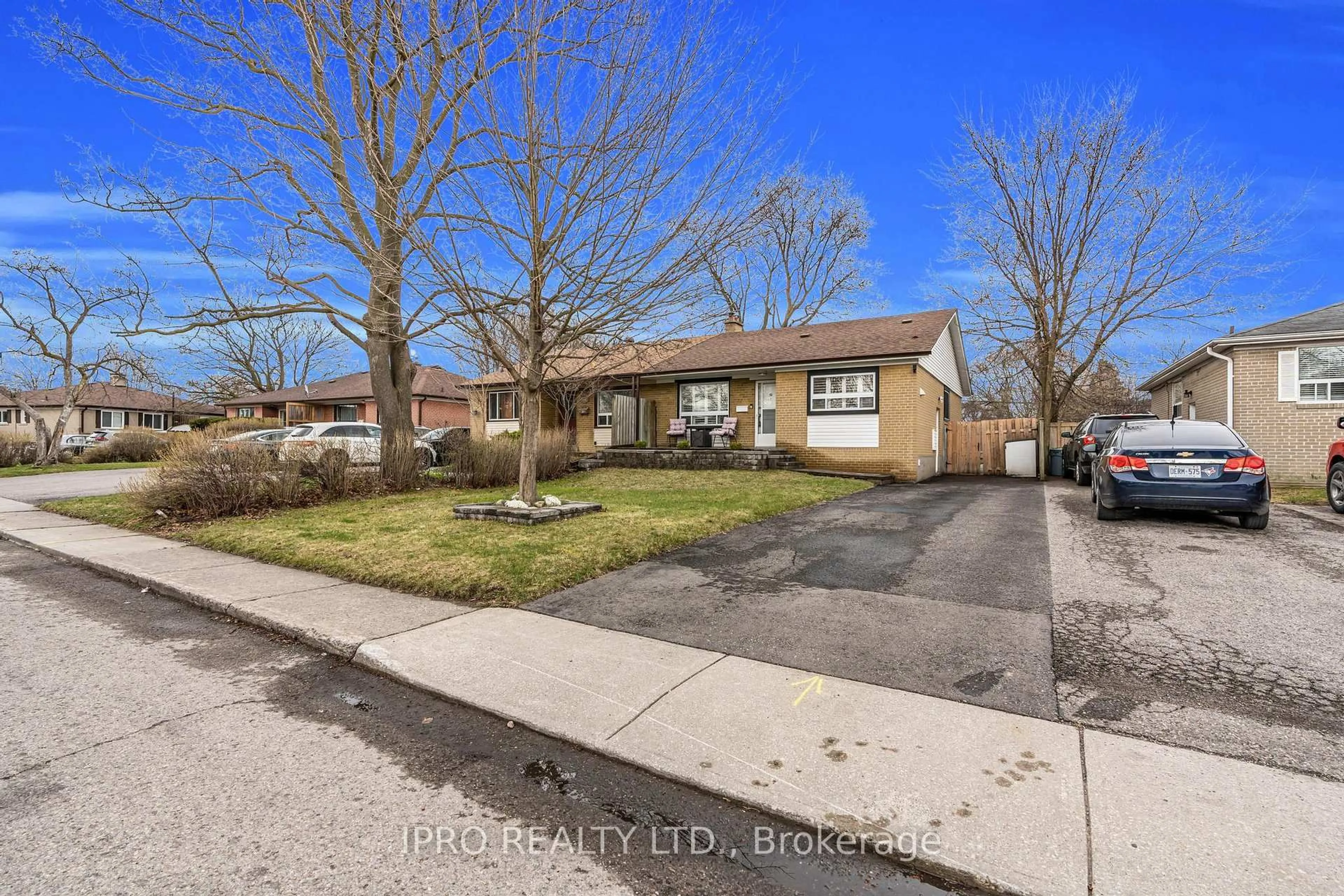 A pic from outside/outdoor area/front of a property/back of a property/a pic from drone, street for 52 Tulloch Dr, Ajax Ontario L1S 2S5