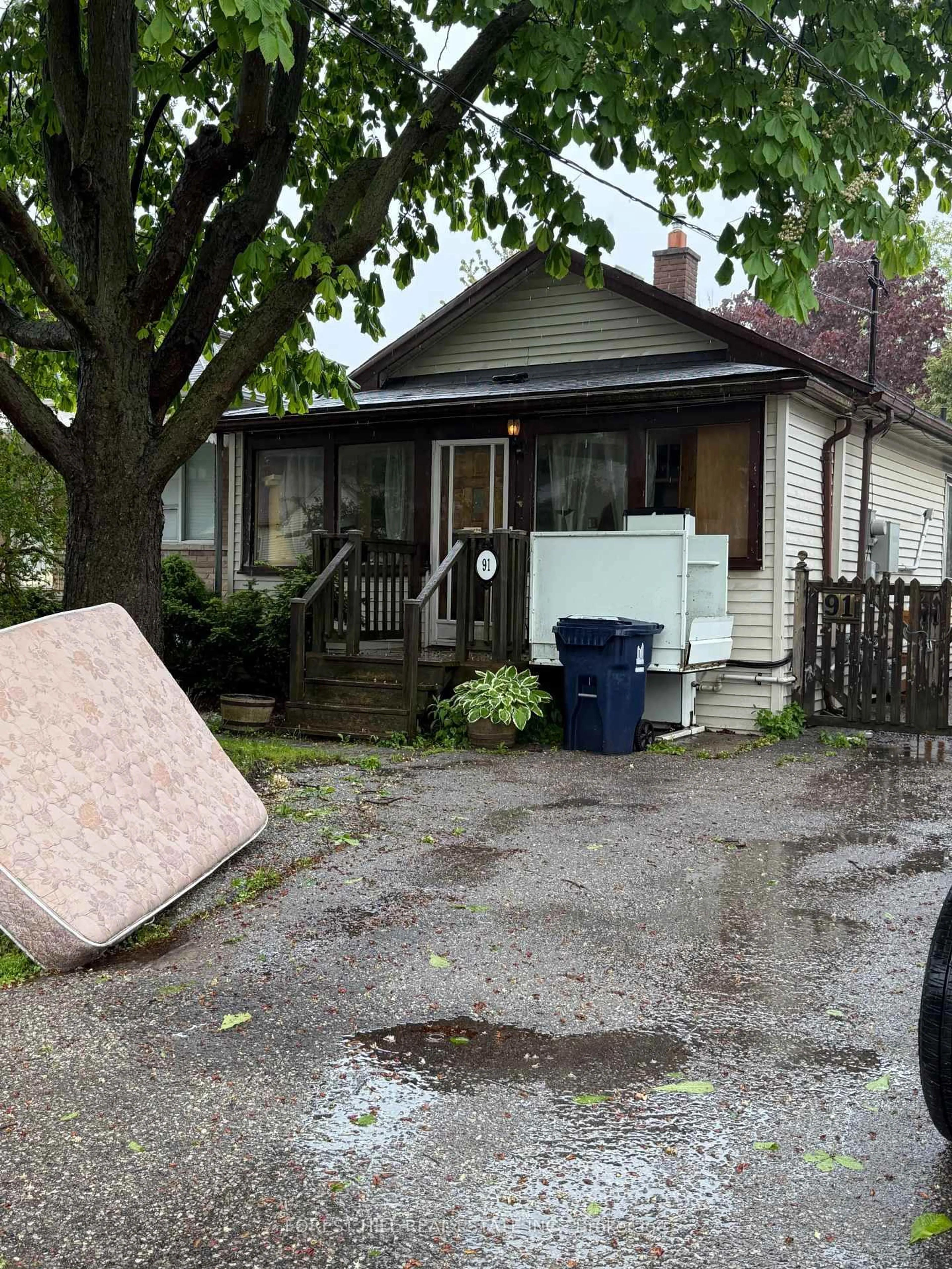 Unknown for 91 Haslam St, Toronto Ontario M6H 1W8