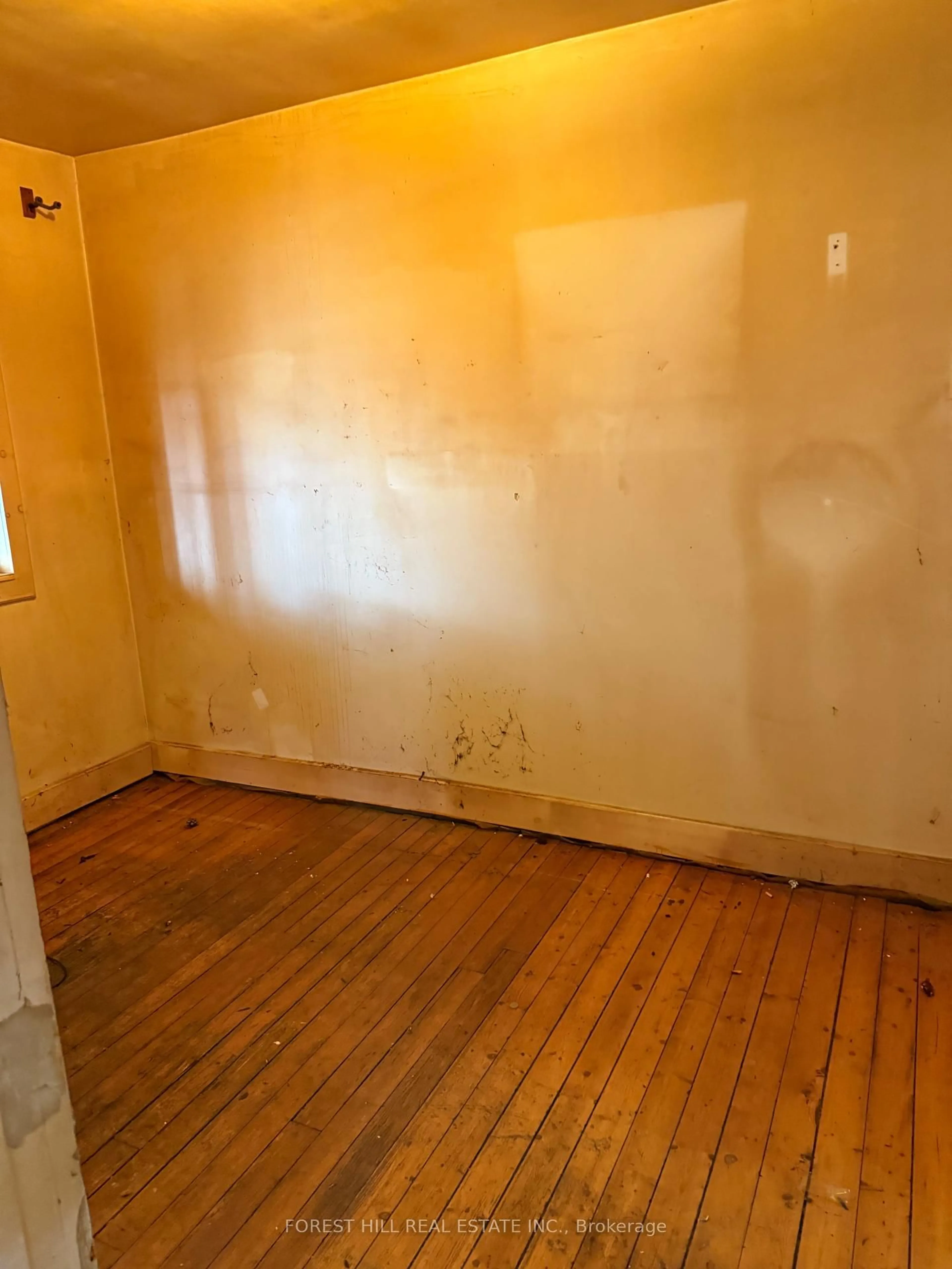 A pic of a room for 91 Haslam St, Toronto Ontario M6H 1W8