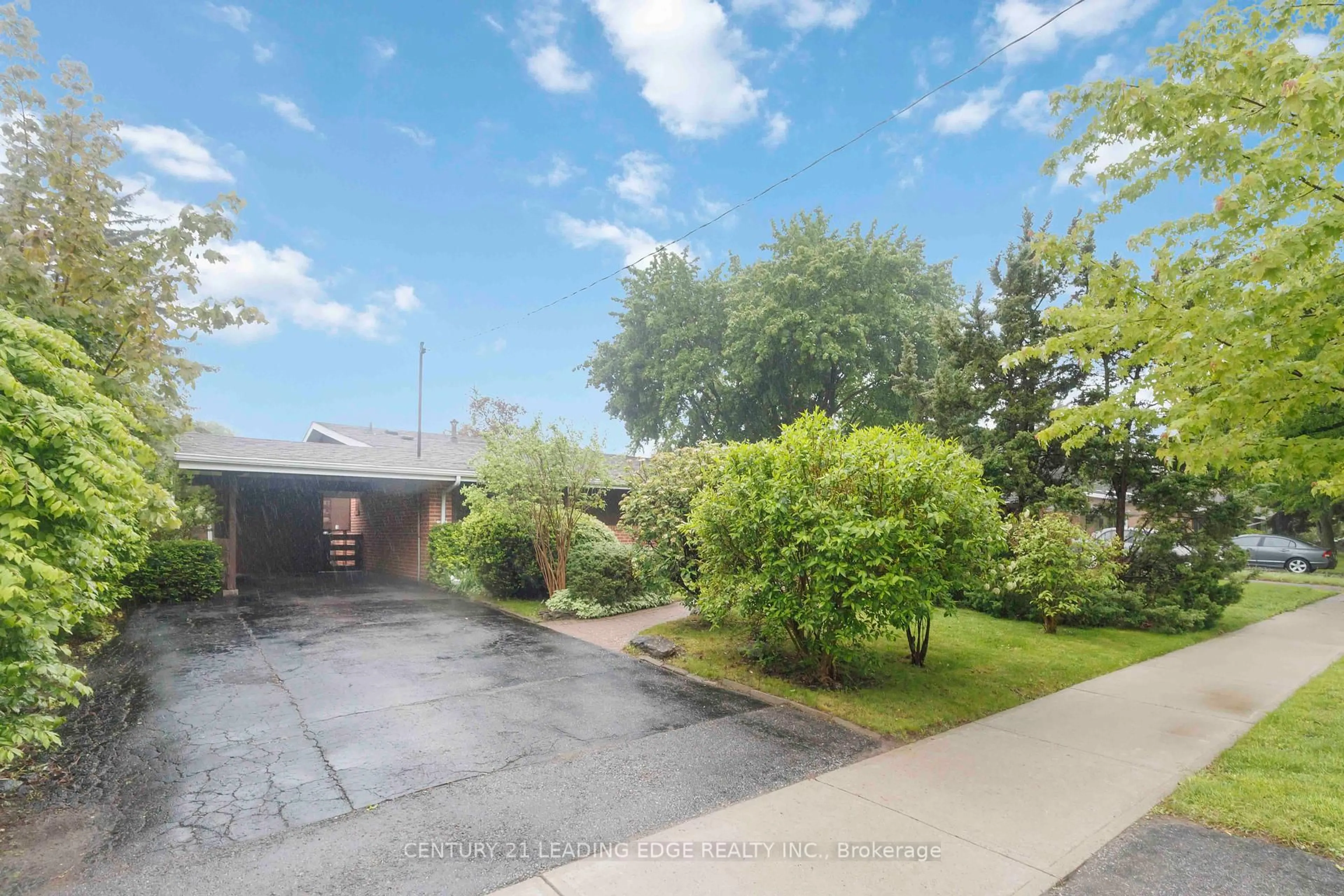 A pic from outside/outdoor area/front of a property/back of a property/a pic from drone, street for 29 LESTERWOOD Cres, Toronto Ontario M1P 3L5