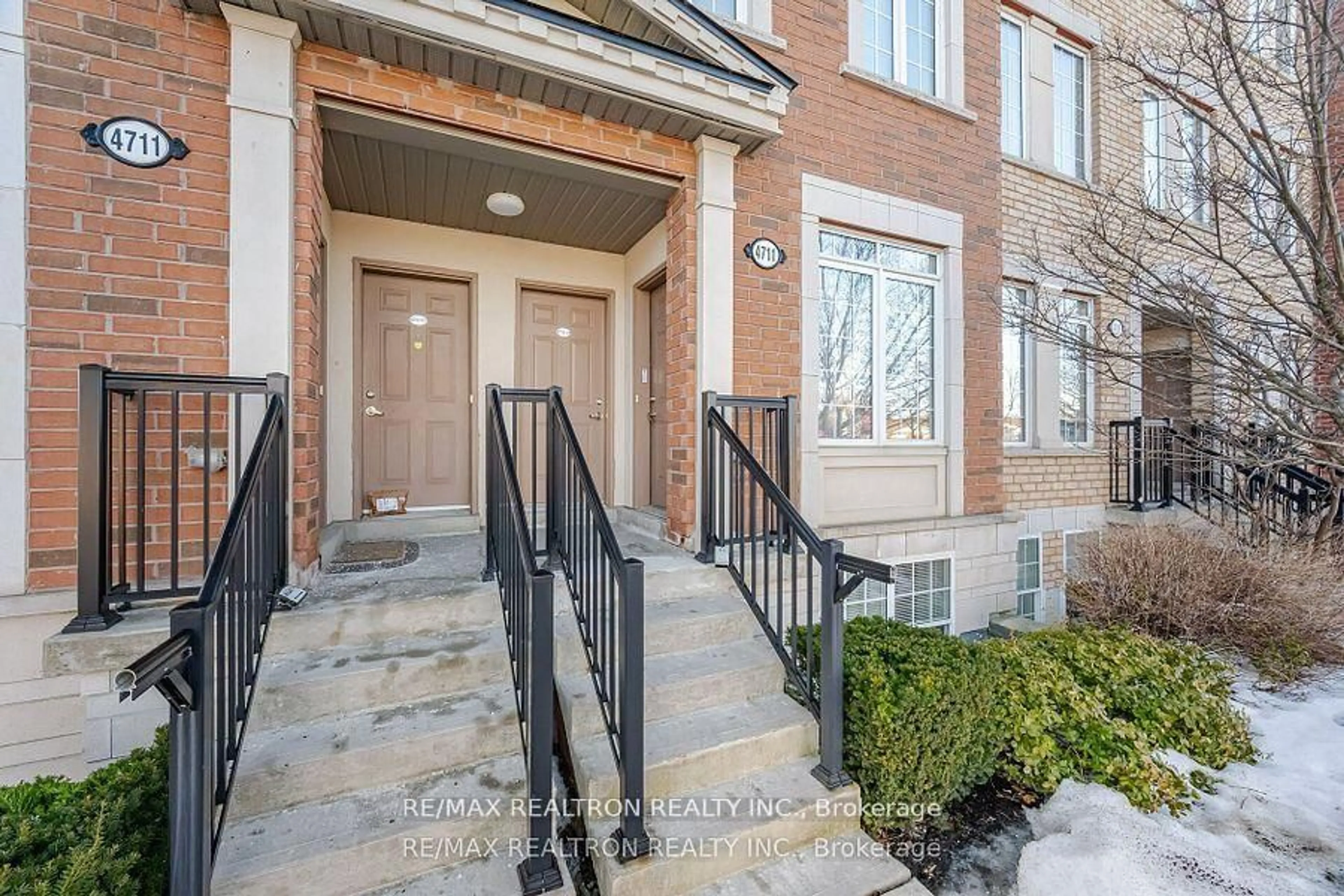 Indoor entryway for 4711 Kingston Rd #11, Toronto Ontario M1E 2R1