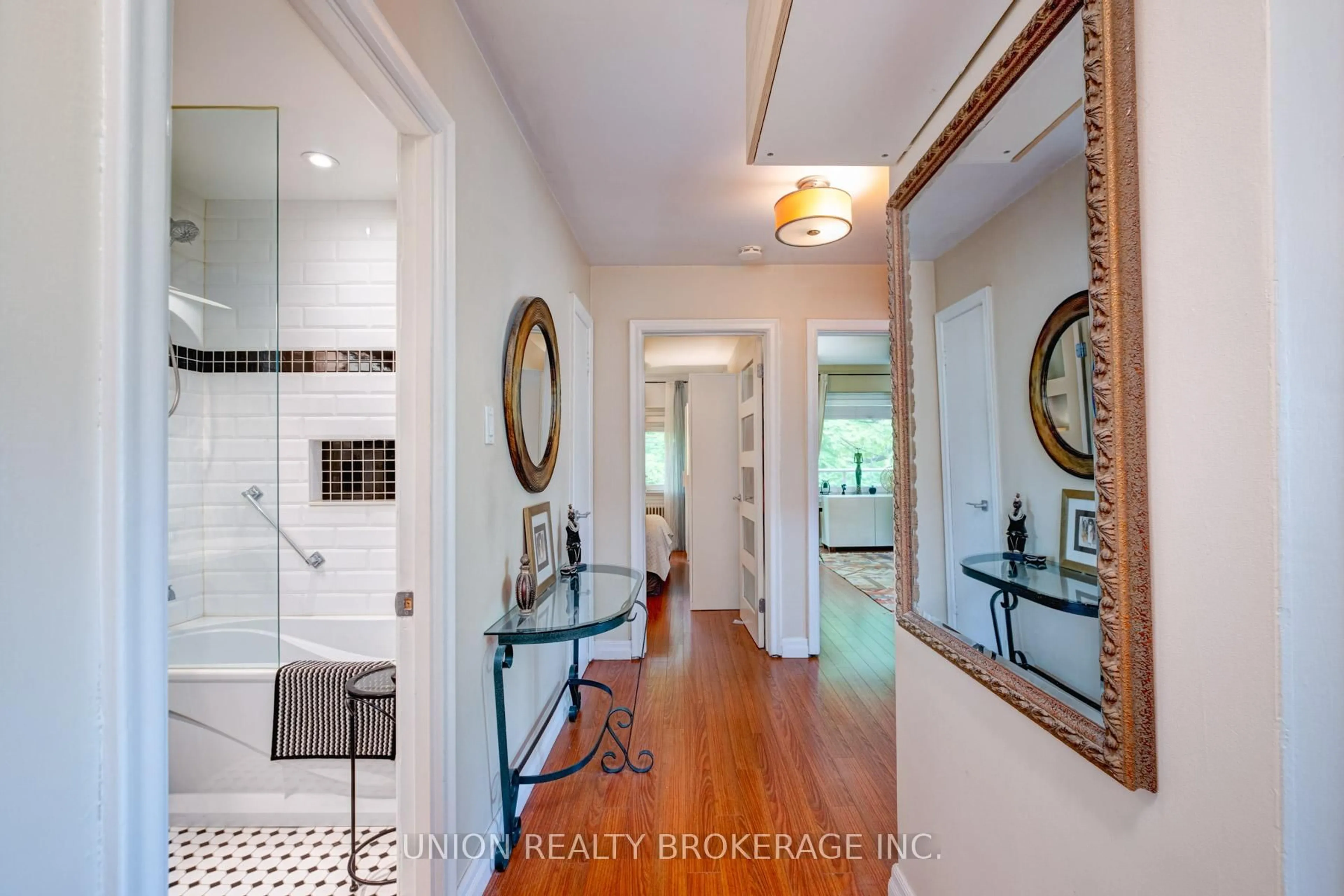 Indoor entryway for 2368 Queen St #20, Toronto Ontario M4E 1H4
