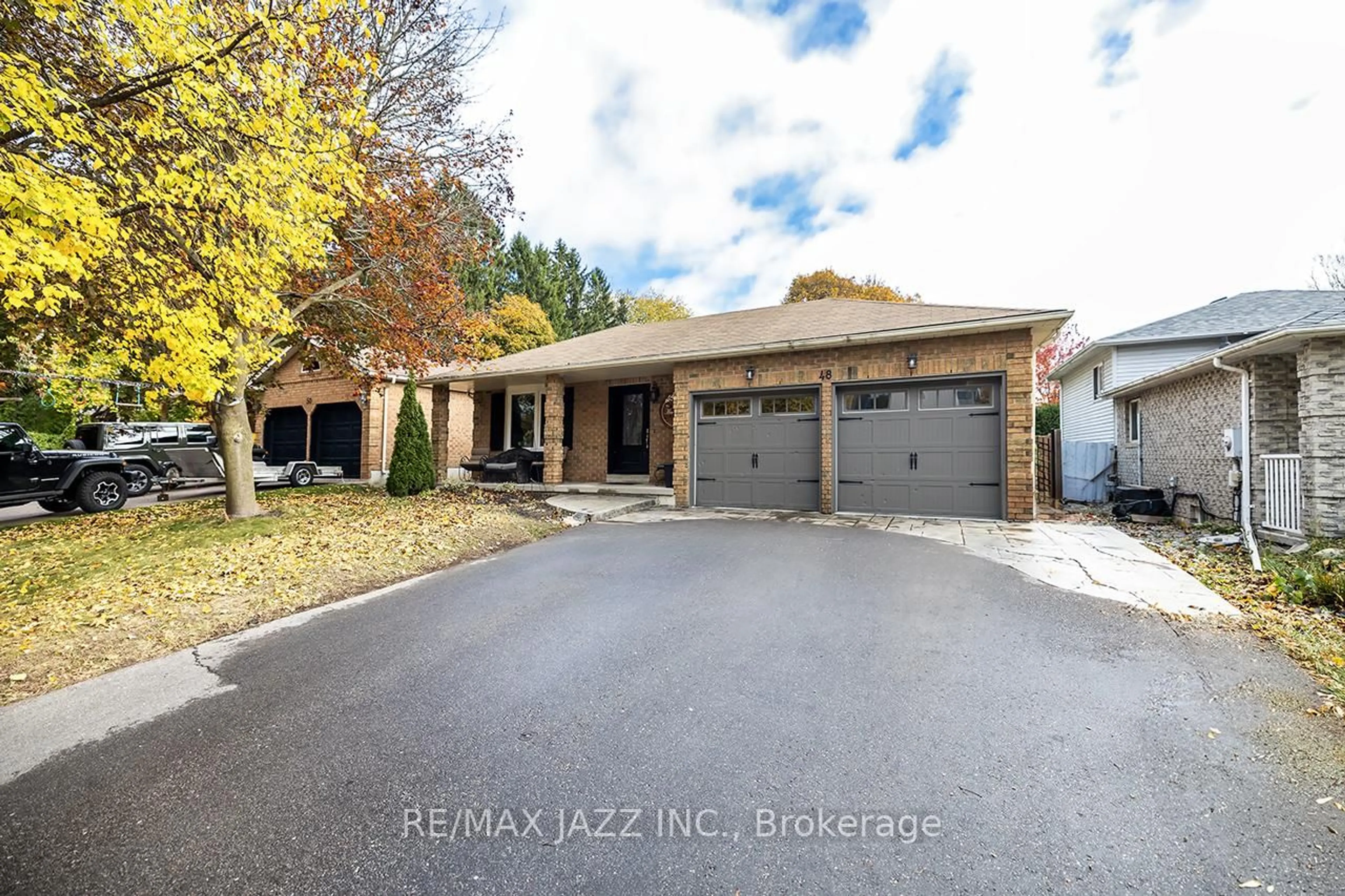 A pic from outside/outdoor area/front of a property/back of a property/a pic from drone, street for 48 Foxhunt Tr, Clarington Ontario L1E 1E9