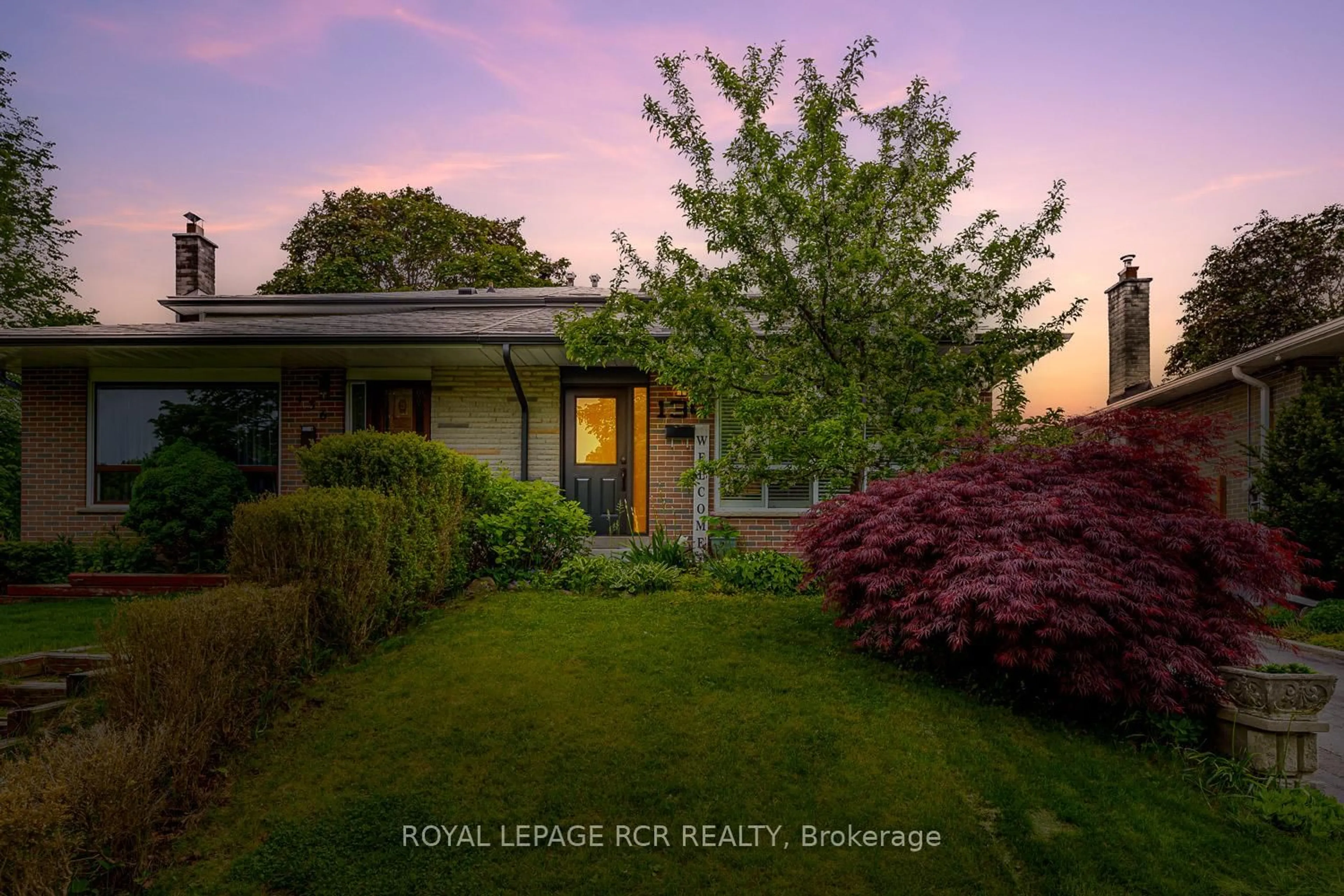 A pic from outside/outdoor area/front of a property/back of a property/a pic from drone, street for 134 Cultra Sq, Toronto Ontario M1E 2E3