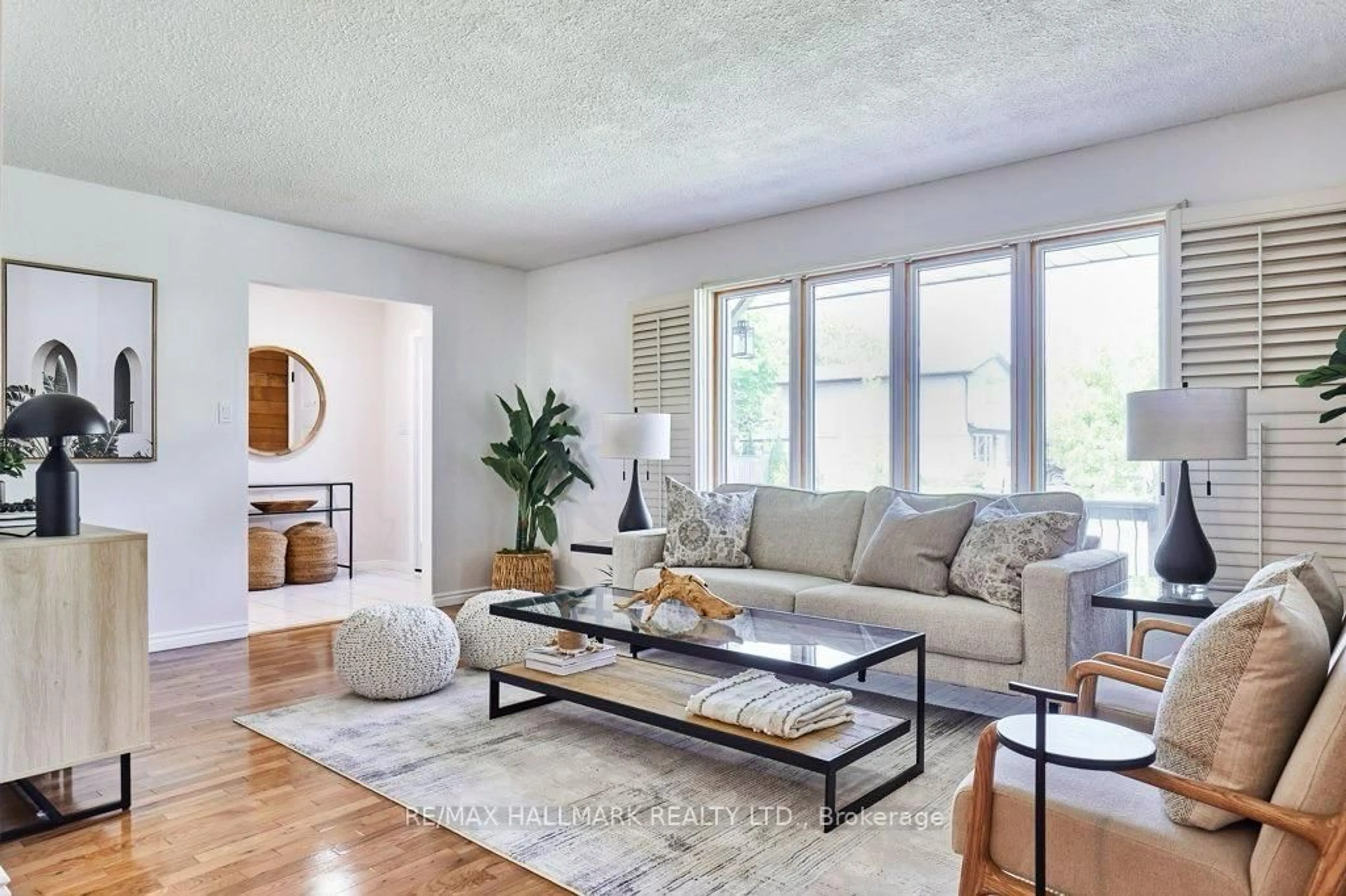 Living room with furniture, unknown for 21 Pilkington Cres, Whitby Ontario L1N 6E8