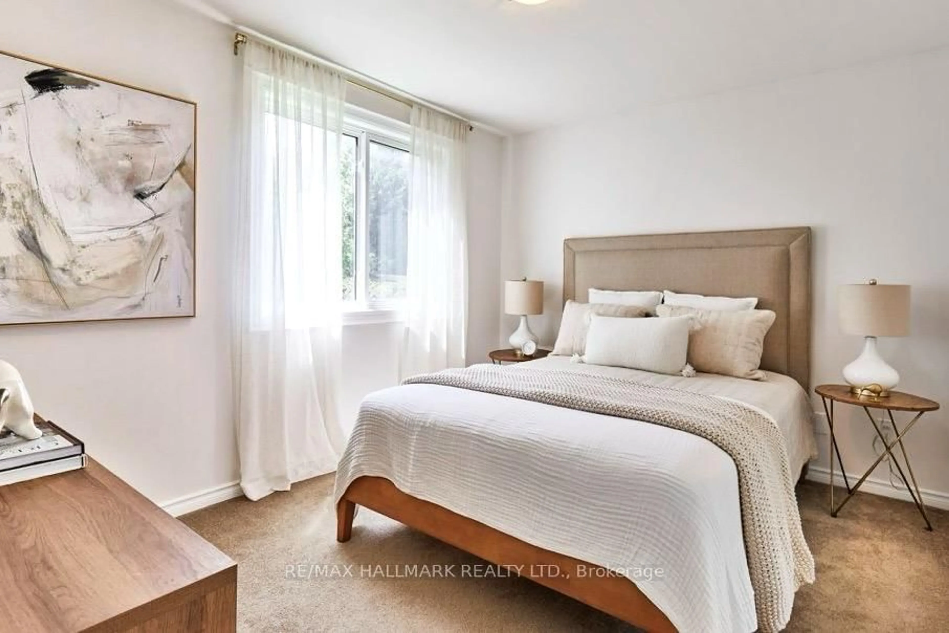 Bedroom with bed, unknown for 21 Pilkington Cres, Whitby Ontario L1N 6E8