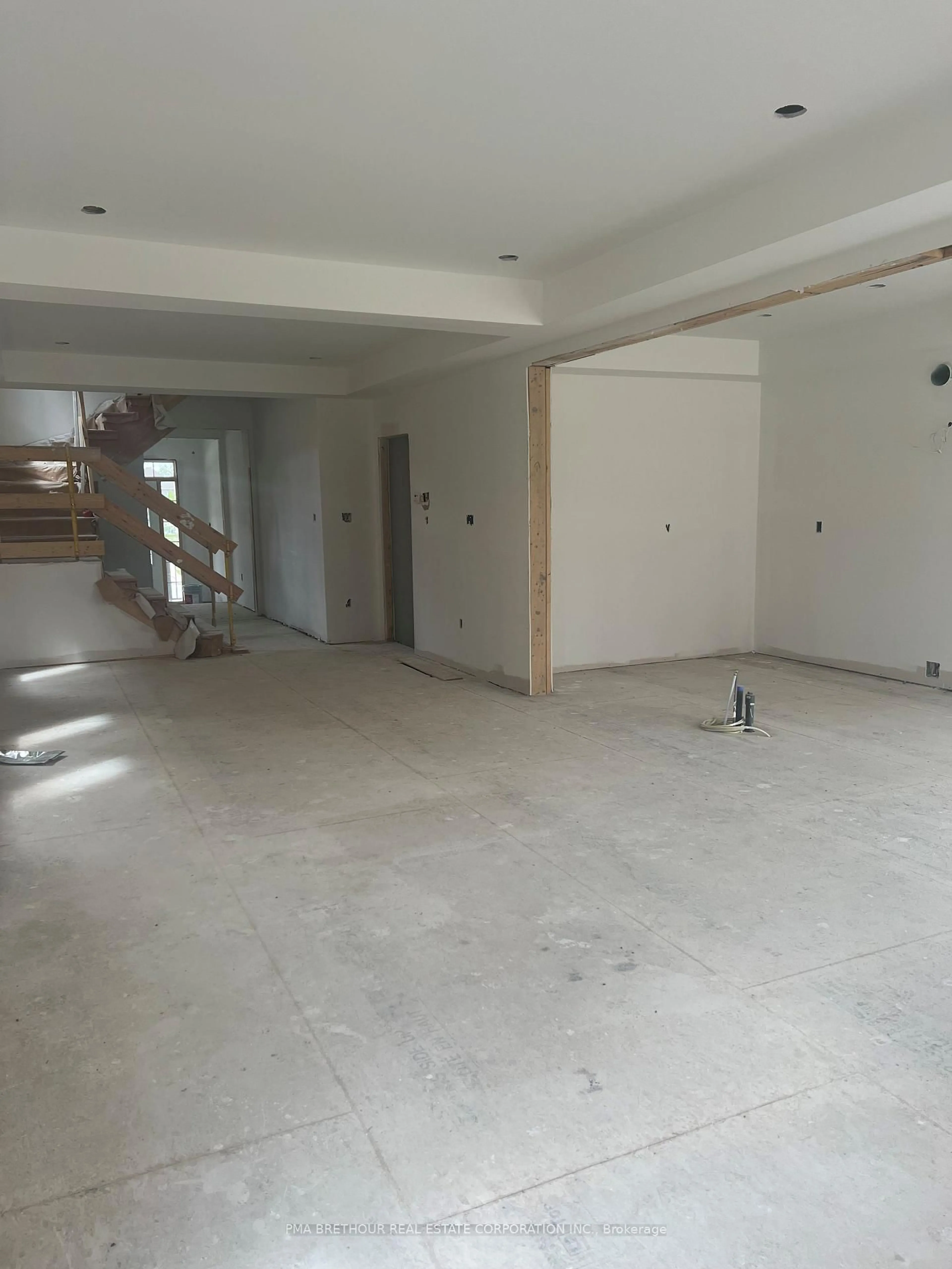 Indoor garage for 14 Forestlane Way, Scugog Ontario L9L 0B2