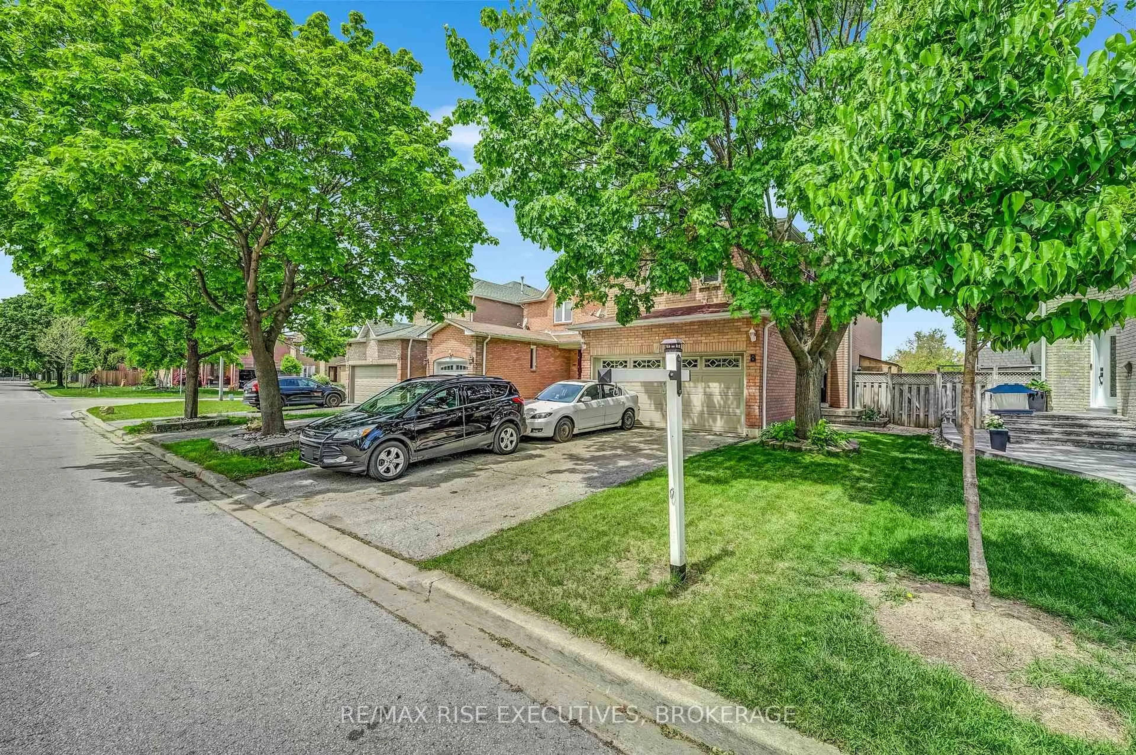 A pic from outside/outdoor area/front of a property/back of a property/a pic from drone, street for 8 Card St, Ajax Ontario L1T 3V1
