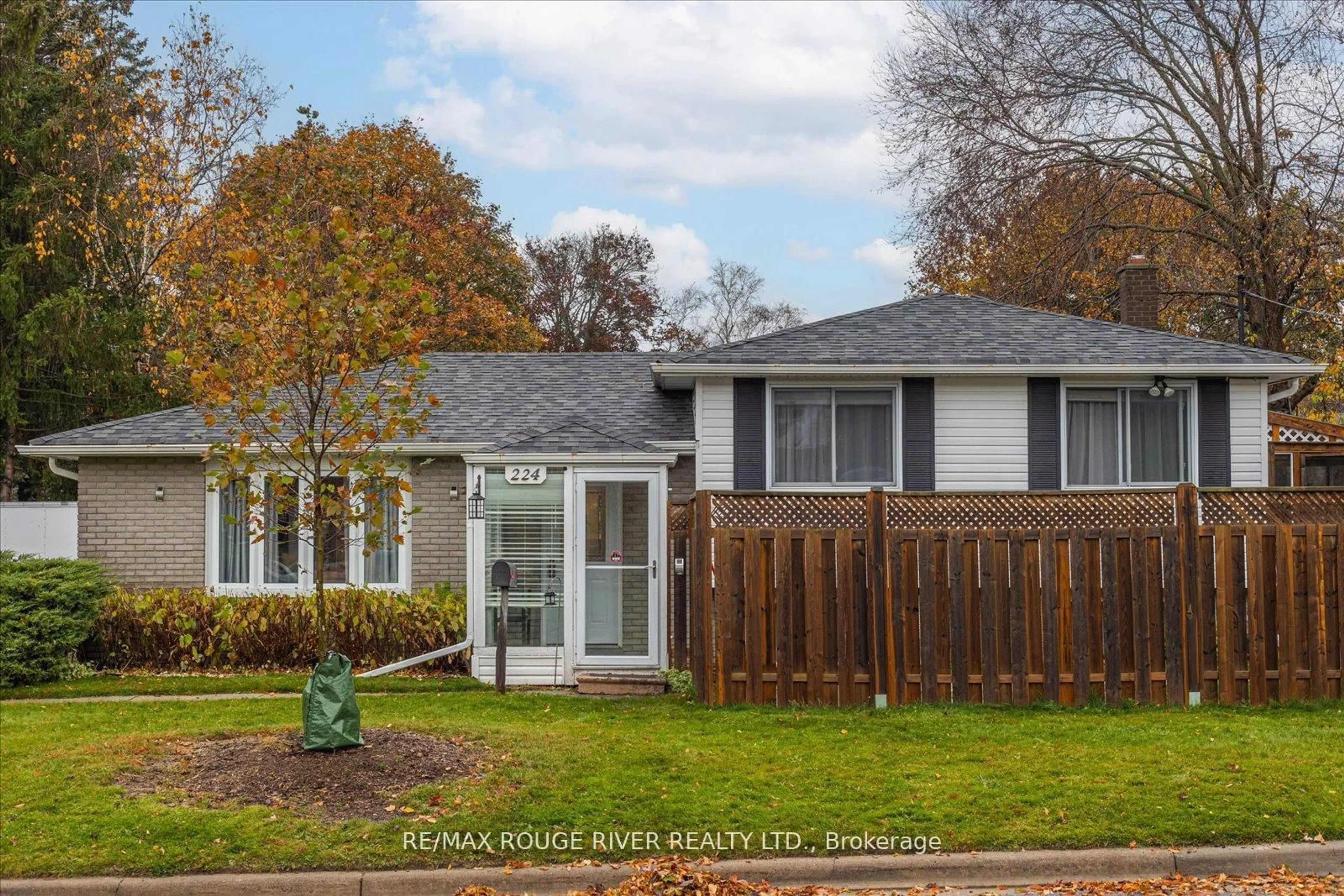 Home with vinyl exterior material, street for 224 Arden Dr, Oshawa Ontario L1G 1X5