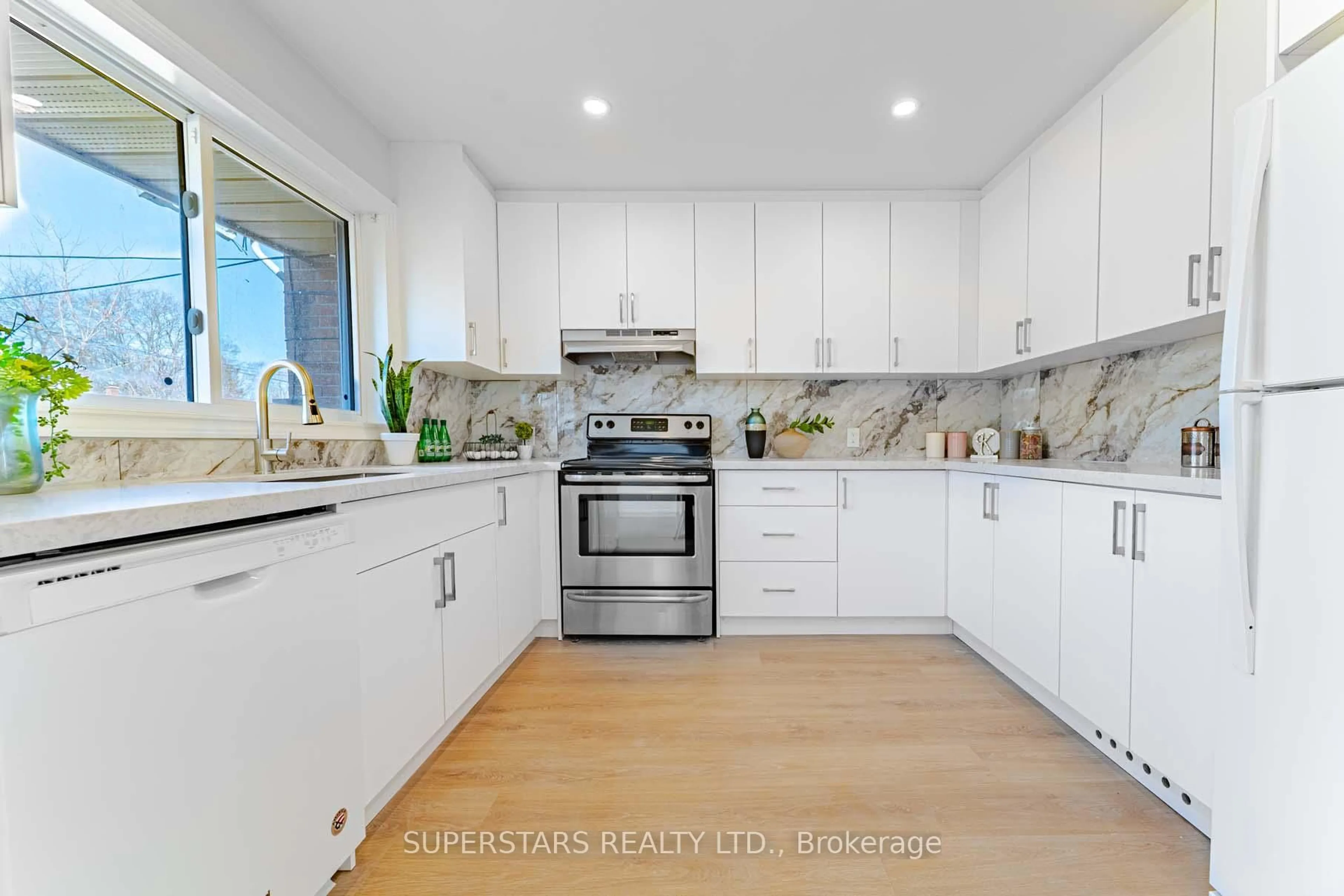 Open concept kitchen, ceramic/tile floor for 474 Fernhill Blvd, Oshawa Ontario L1J 5J7