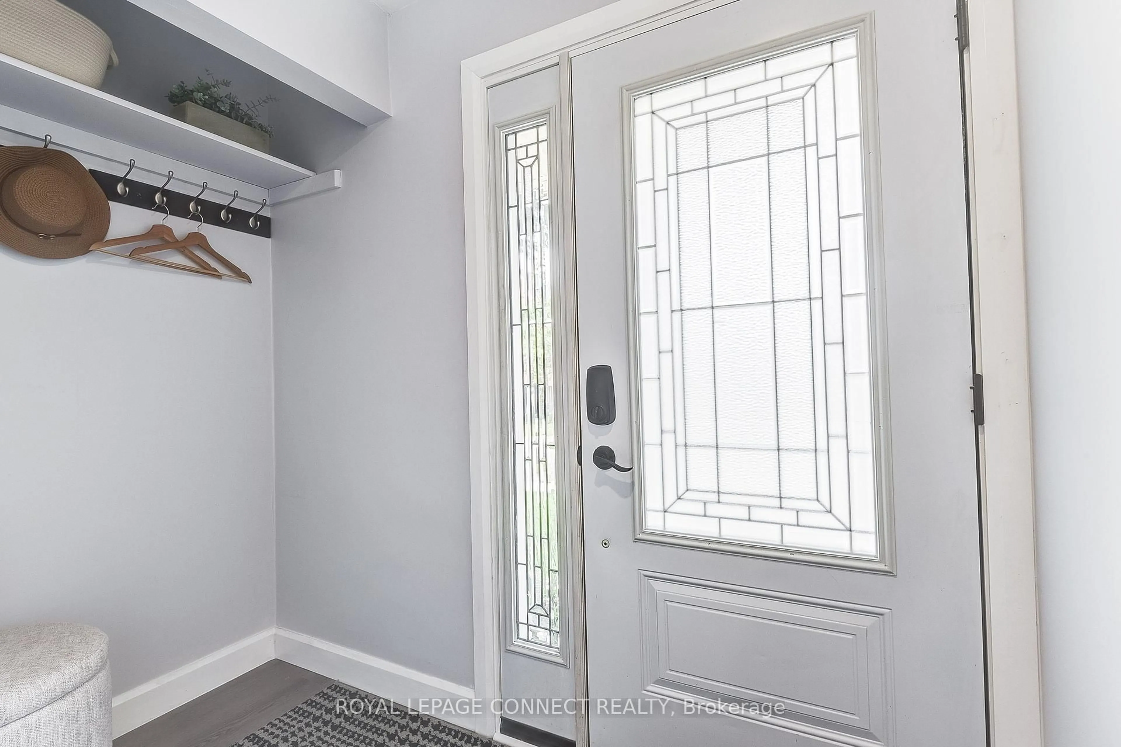 Indoor entryway for 33 Wallace Dr, Whitby Ontario L1N 9G9