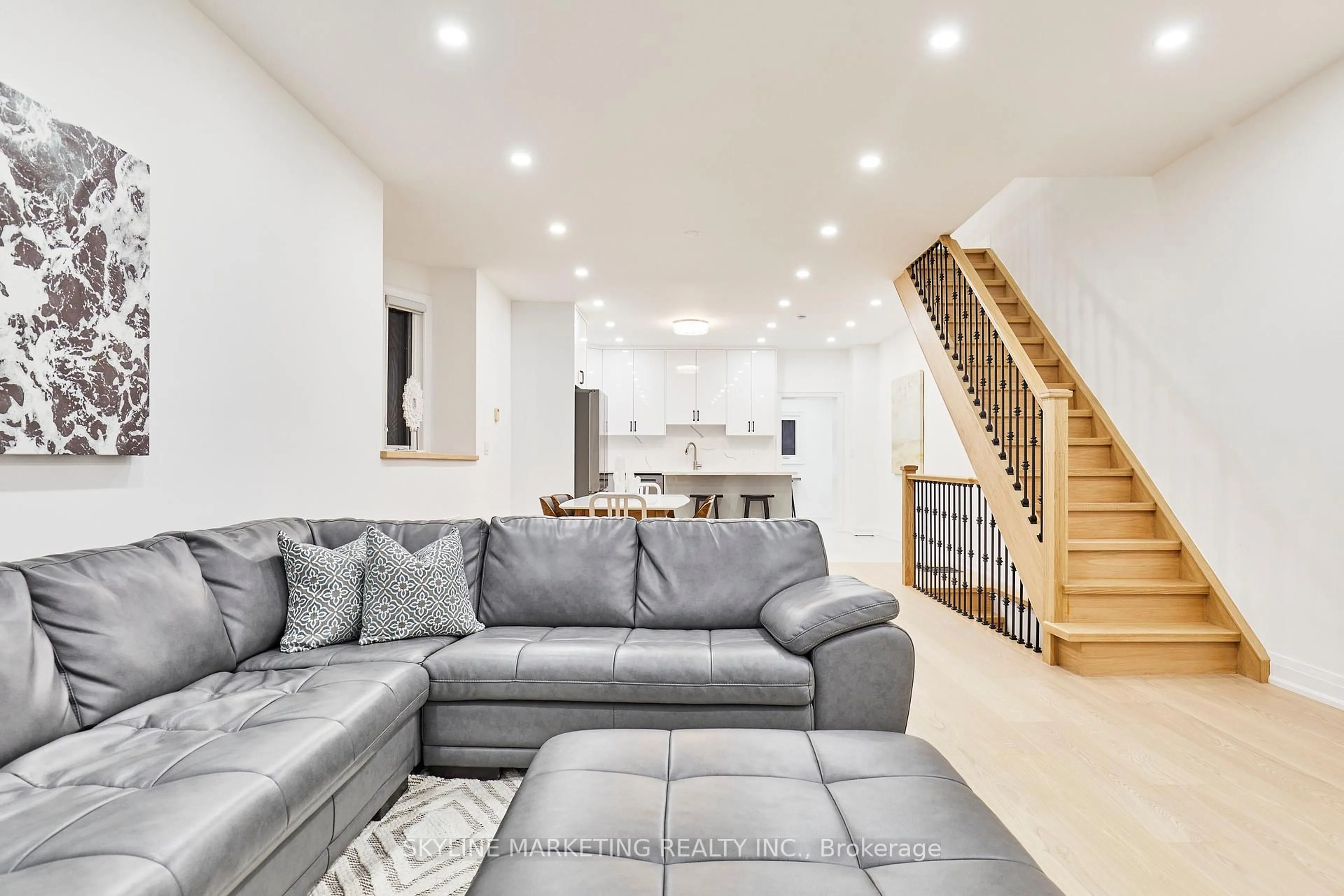 Living room with furniture, unknown for 336 Leslie St, Toronto Ontario M4M 3E1