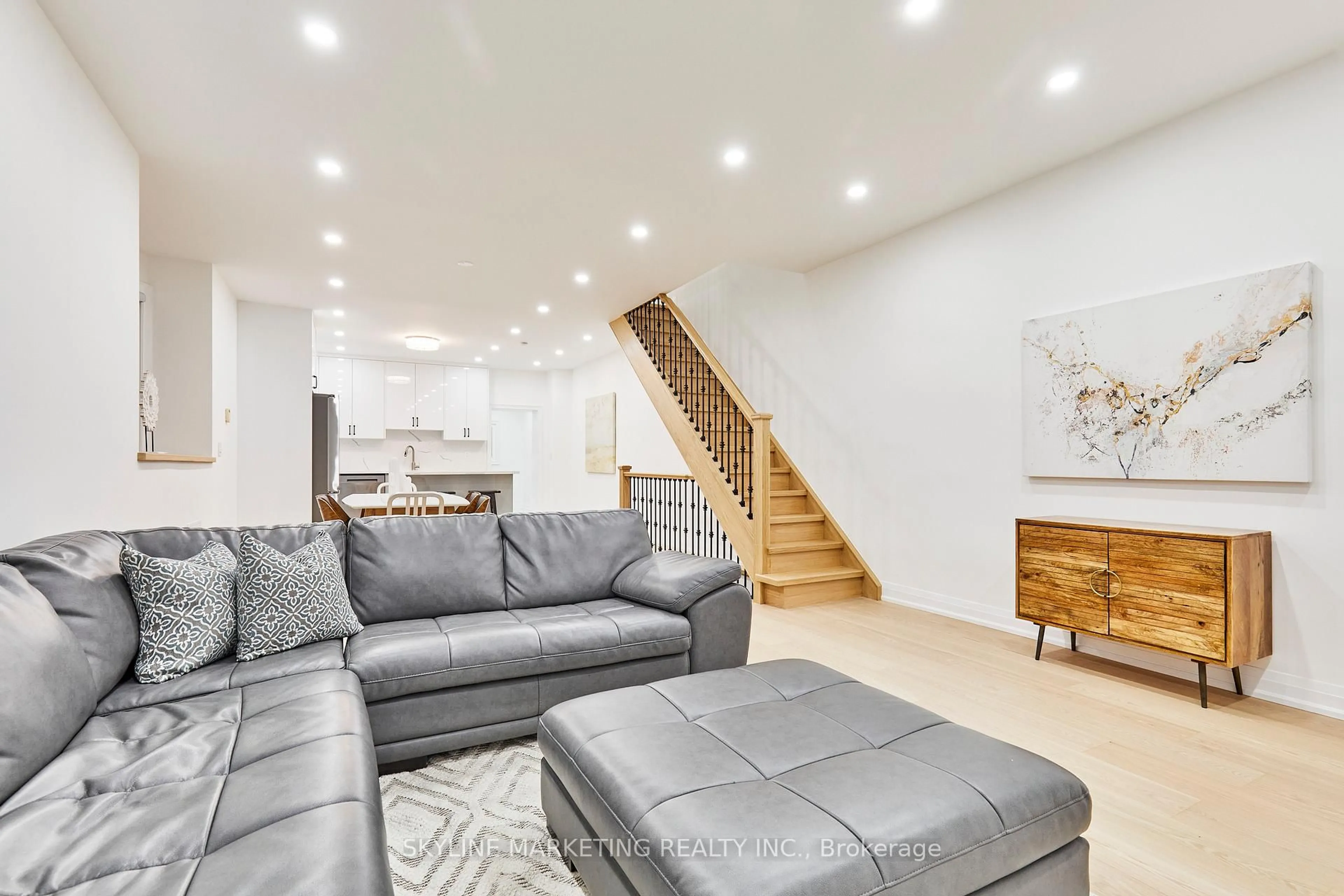 Living room with furniture, unknown for 336 Leslie St, Toronto Ontario M4M 3E1