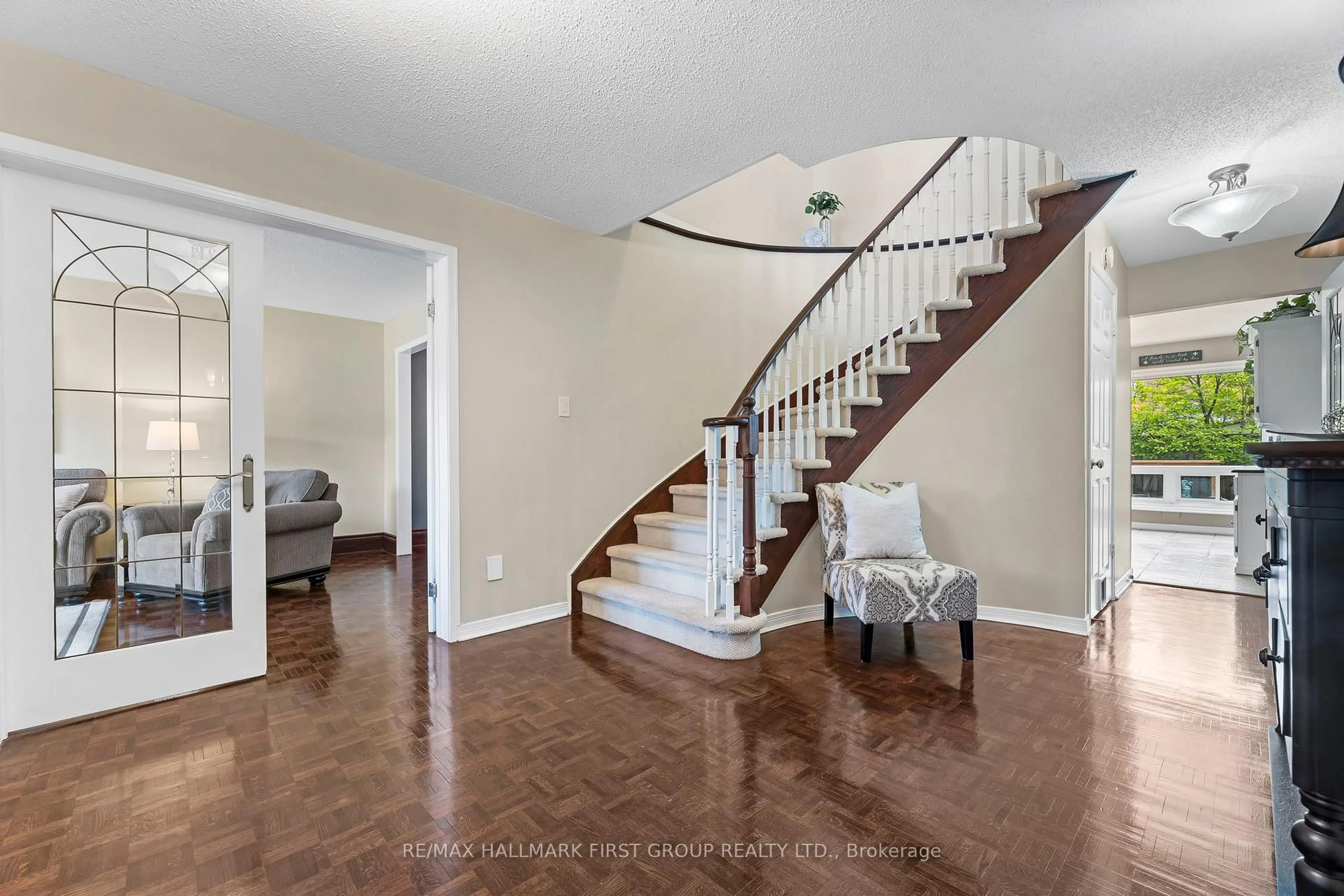 Unknown for 1586 Saugeen Dr, Pickering Ontario L1V 6K8