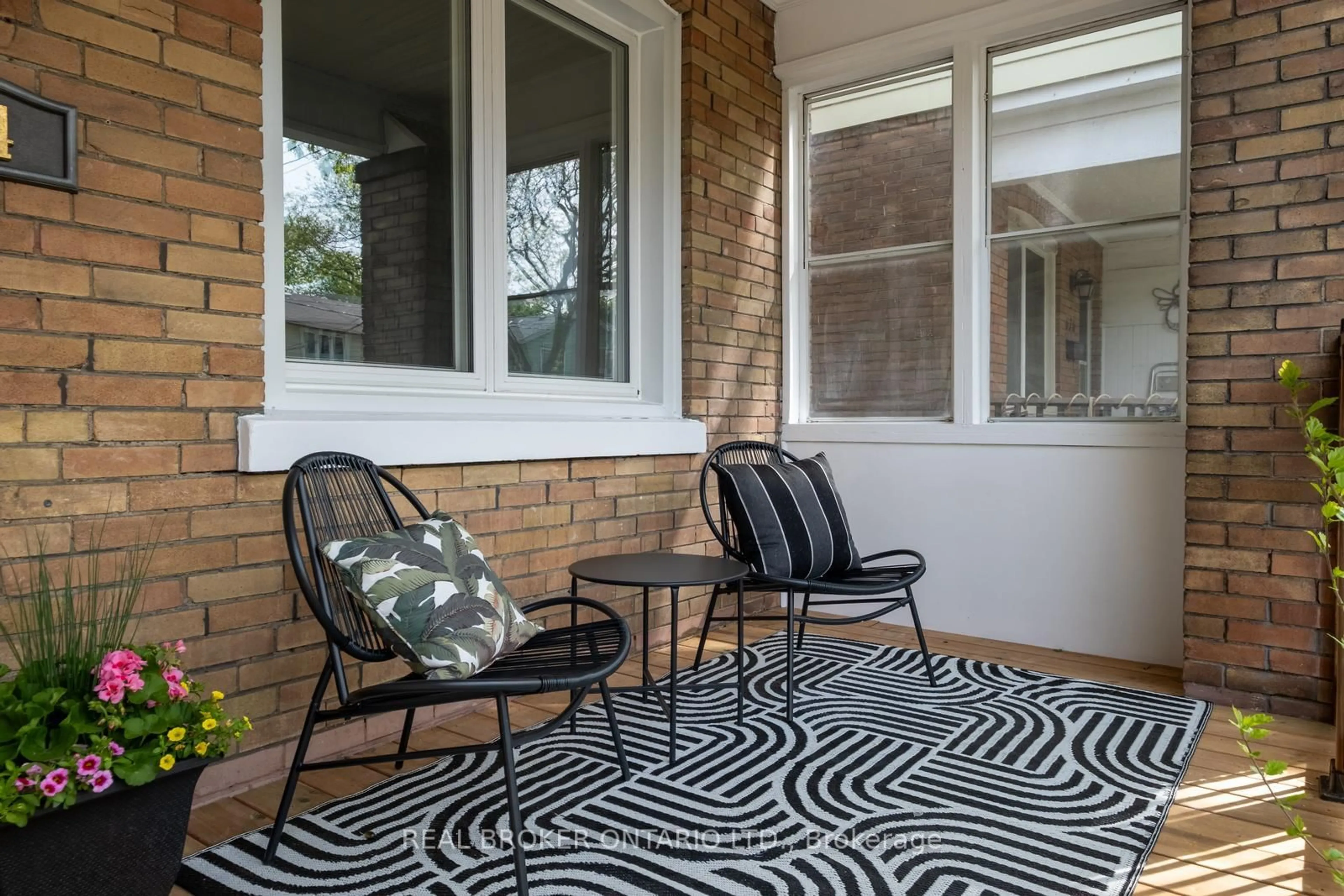 Patio, street for 674 Milverton Blvd, Toronto Ontario M4C 1X9