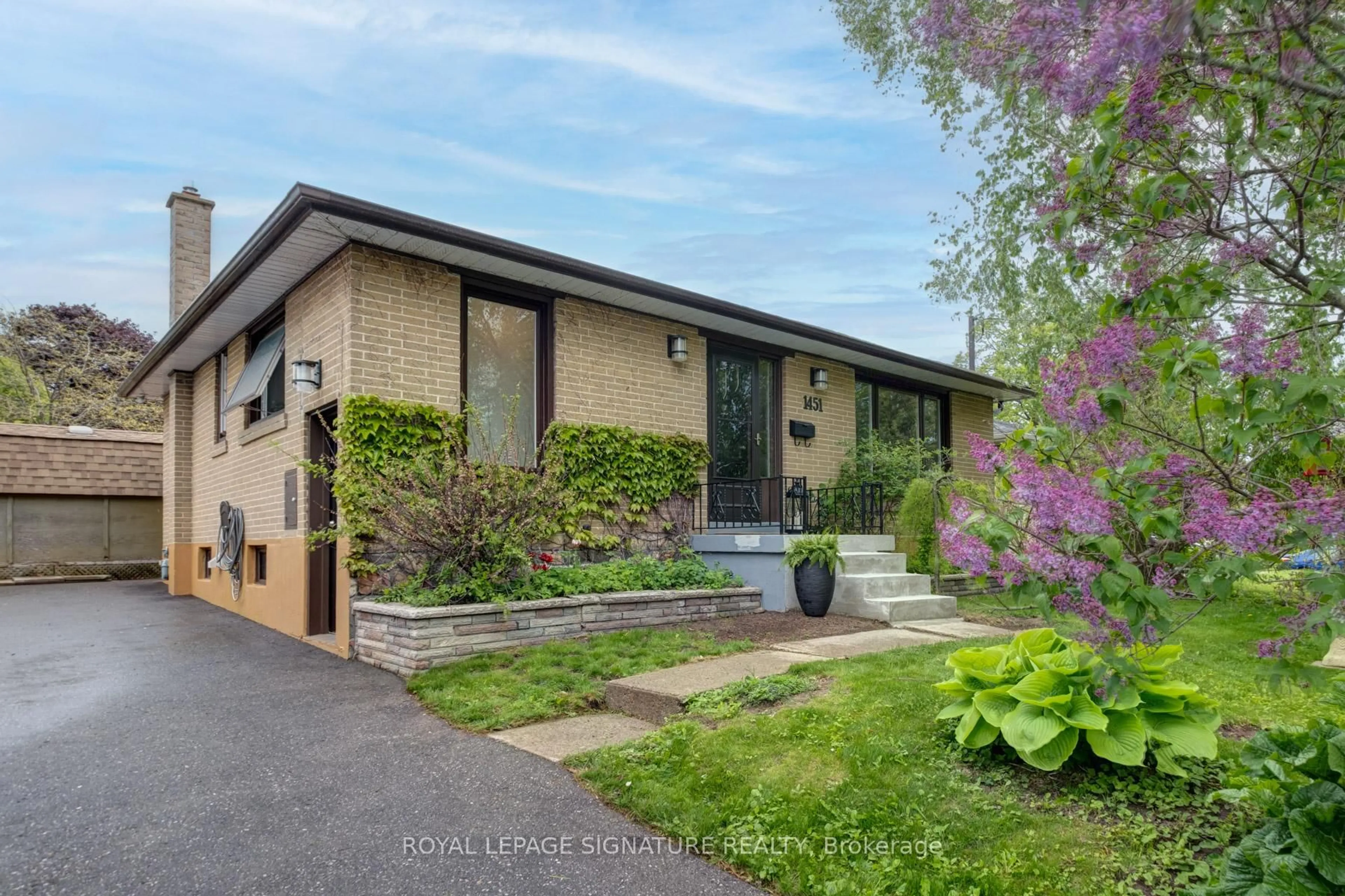 Home with brick exterior material, street for 1451 Lakefield St, Oshawa Ontario L1J 3Z3