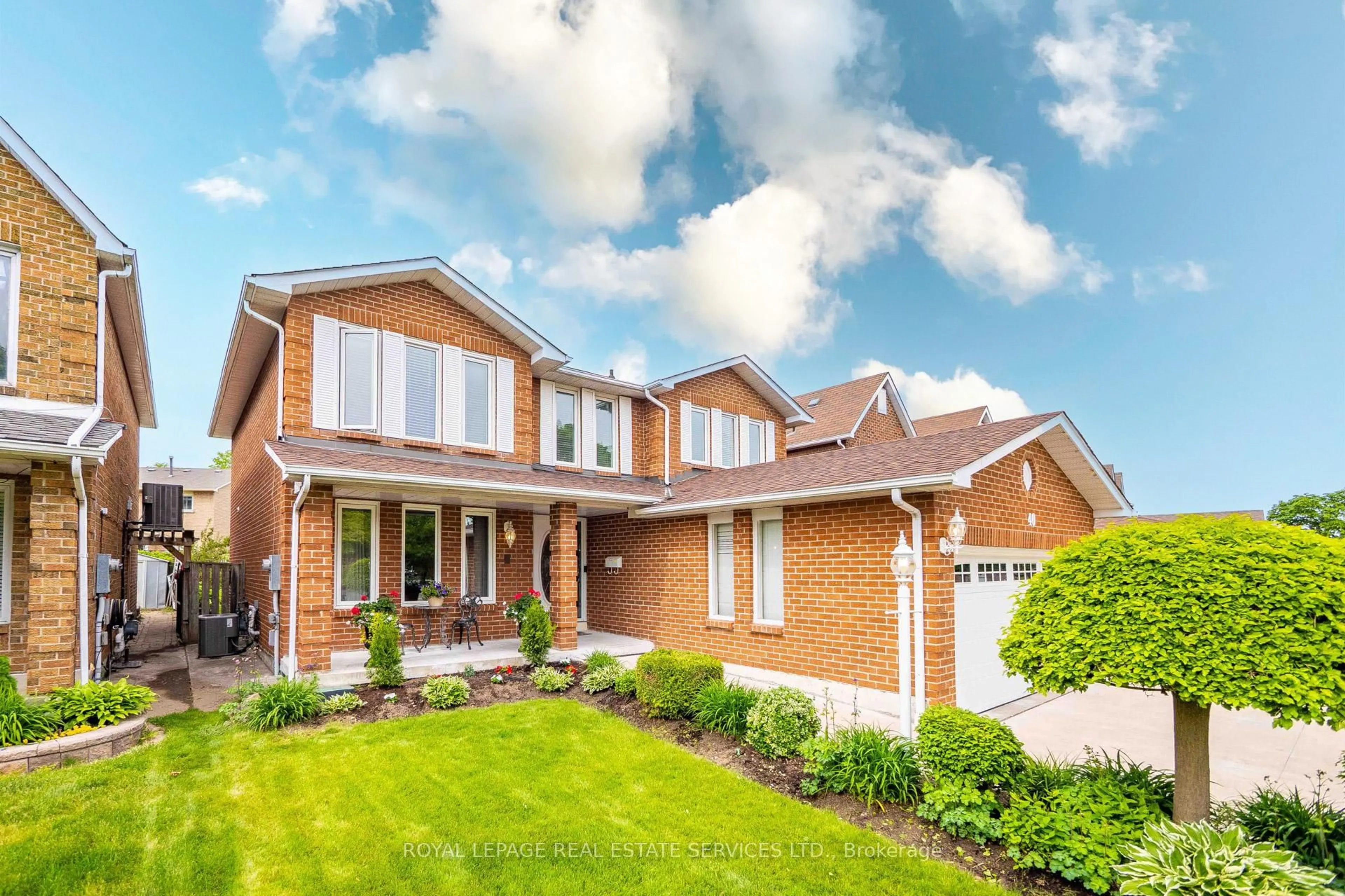Home with brick exterior material, street for 40 Canmore Blvd, Toronto Ontario M1C 3W2