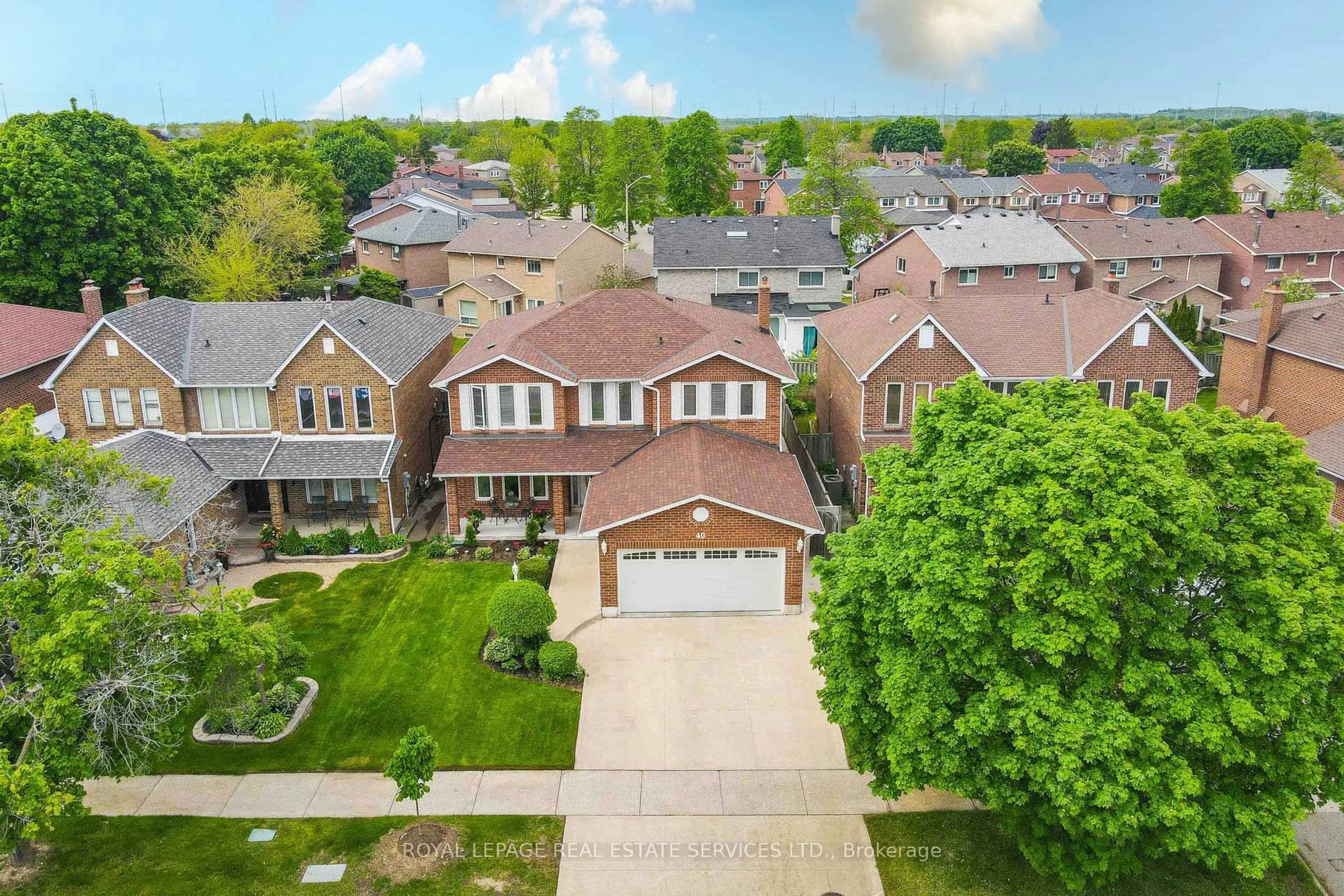 A pic from outside/outdoor area/front of a property/back of a property/a pic from drone, street for 40 Canmore Blvd, Toronto Ontario M1C 3W2