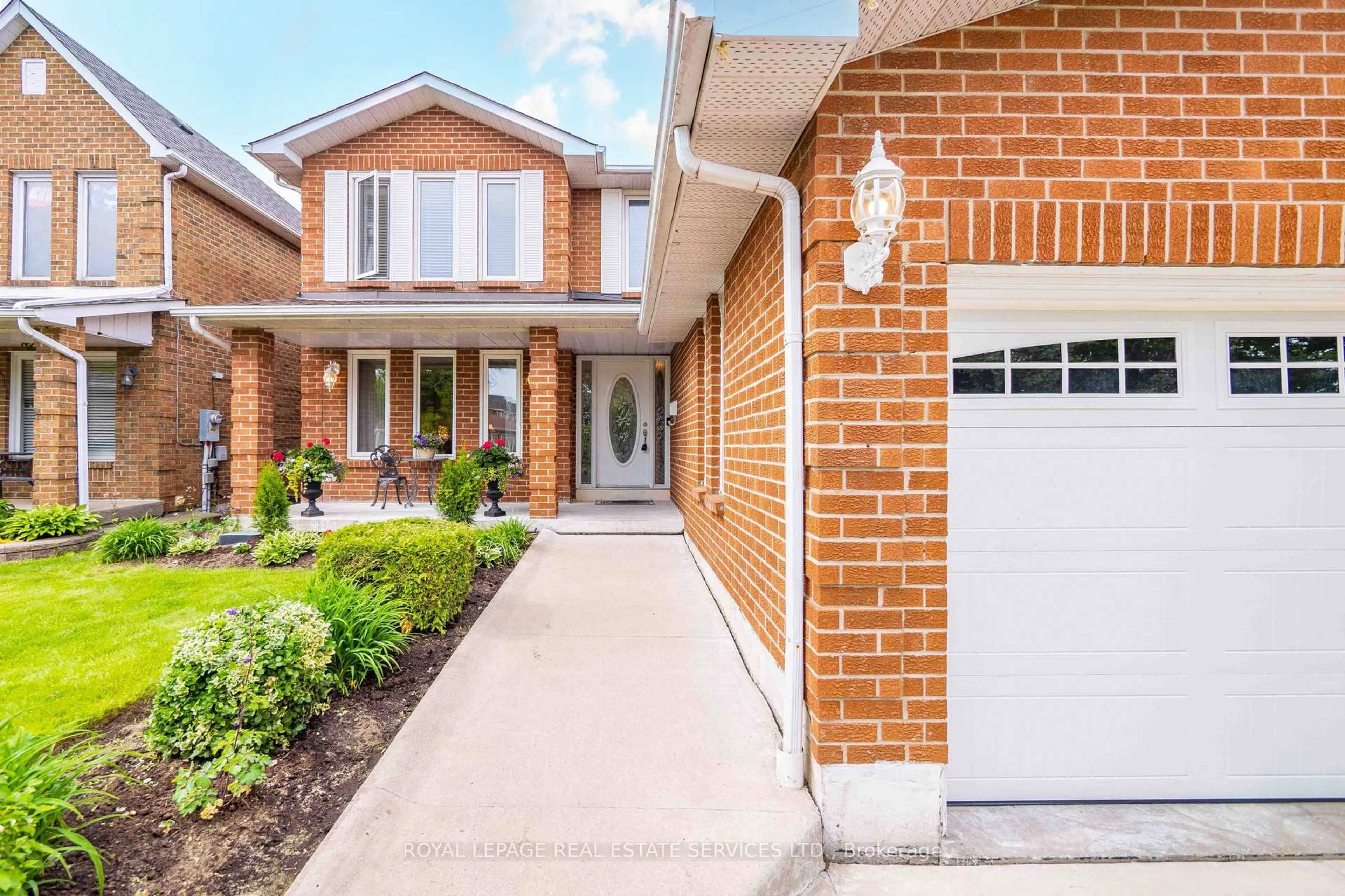 Home with brick exterior material, street for 40 Canmore Blvd, Toronto Ontario M1C 3W2
