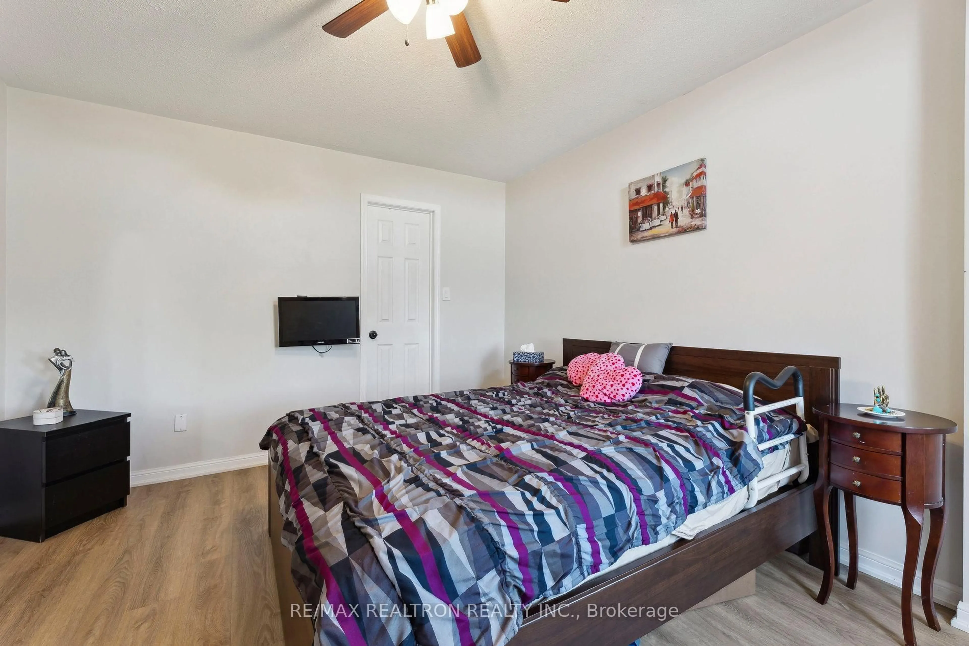 A pic of a room for 70 Padfield Dr, Clarington Ontario L1C 5E7