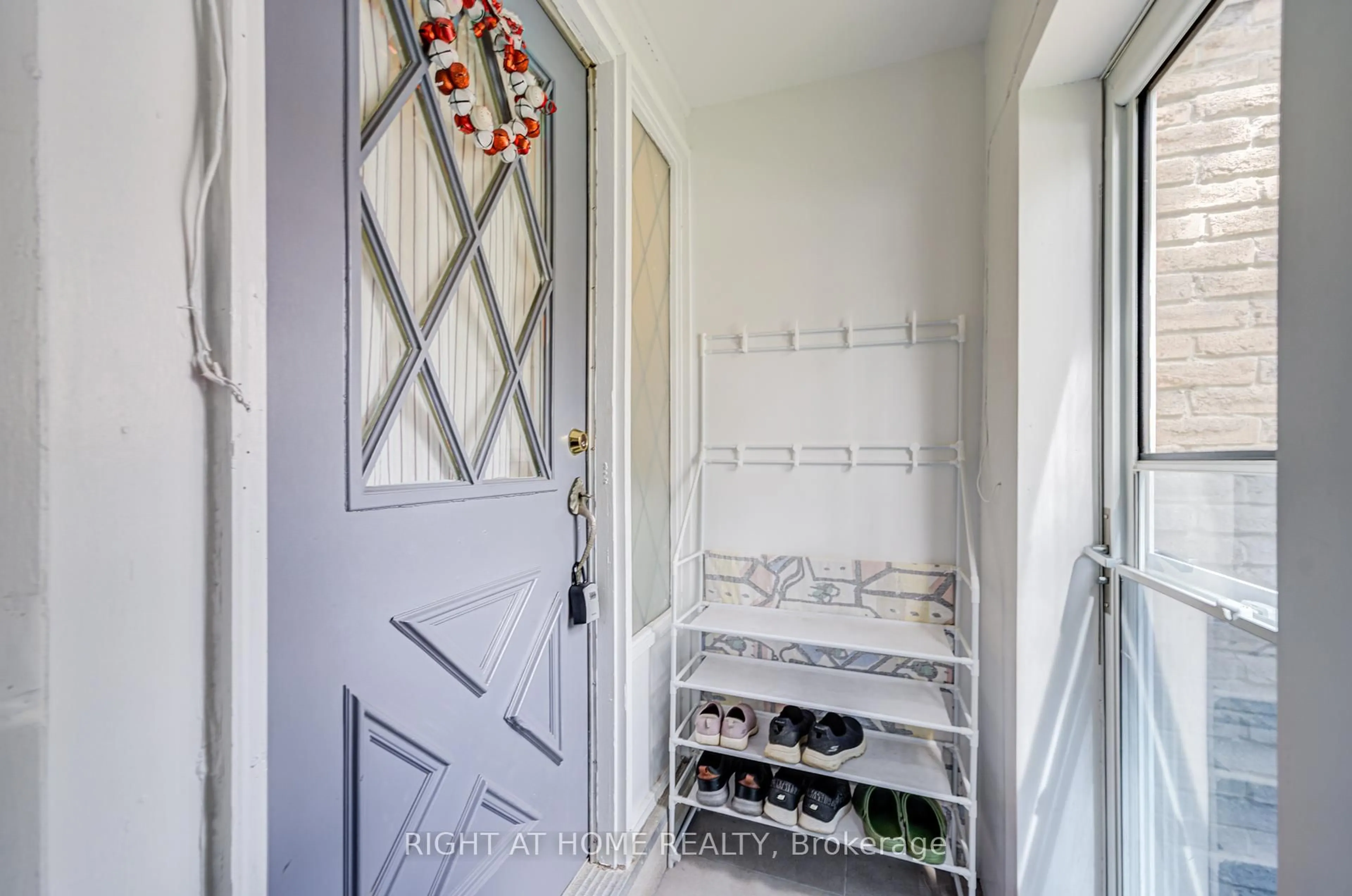 Indoor entryway for 55 Brimwood Blvd #44, Toronto Ontario M1V 1E4