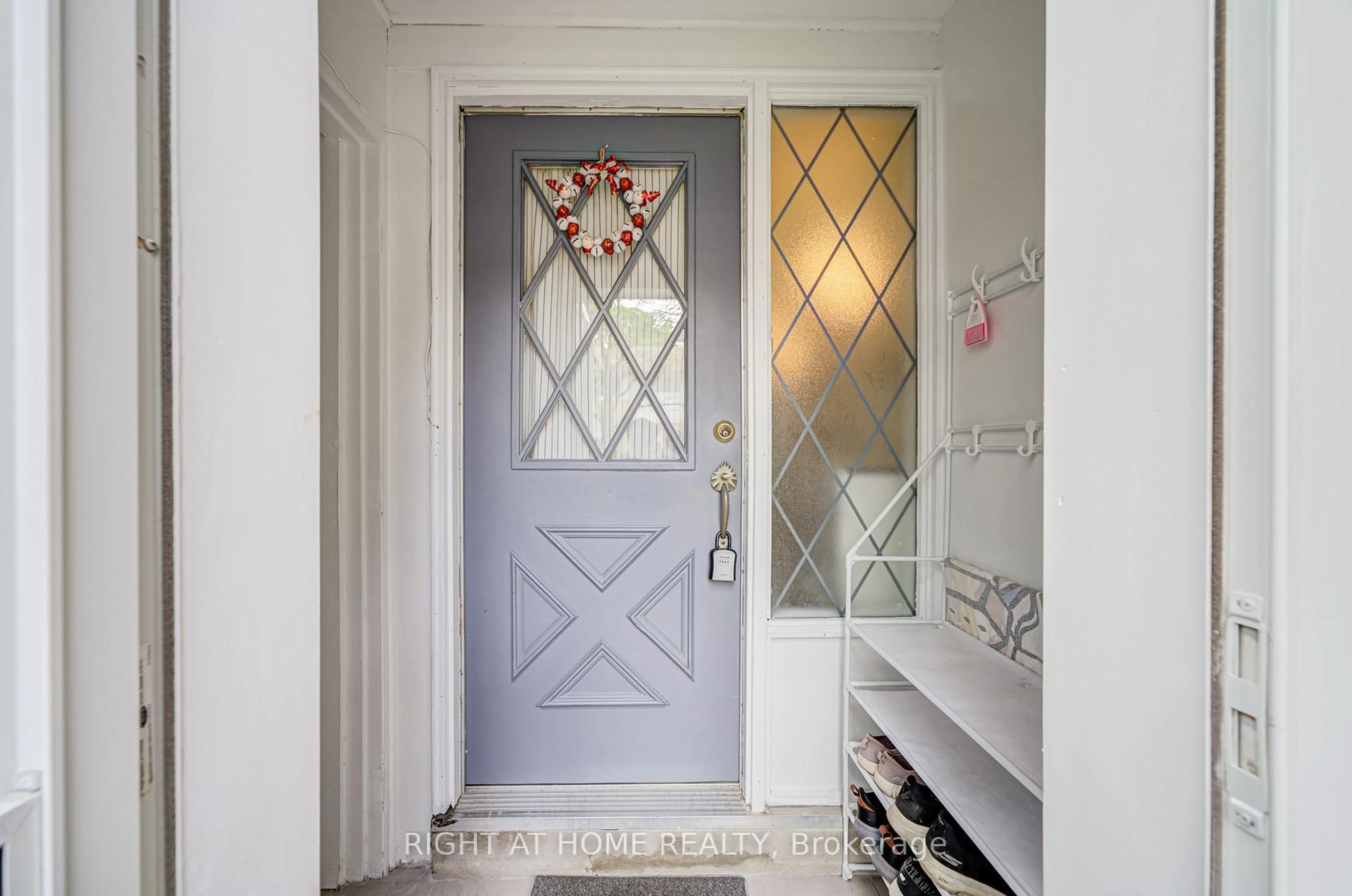 Indoor entryway for 55 Brimwood Blvd #44, Toronto Ontario M1V 1E4