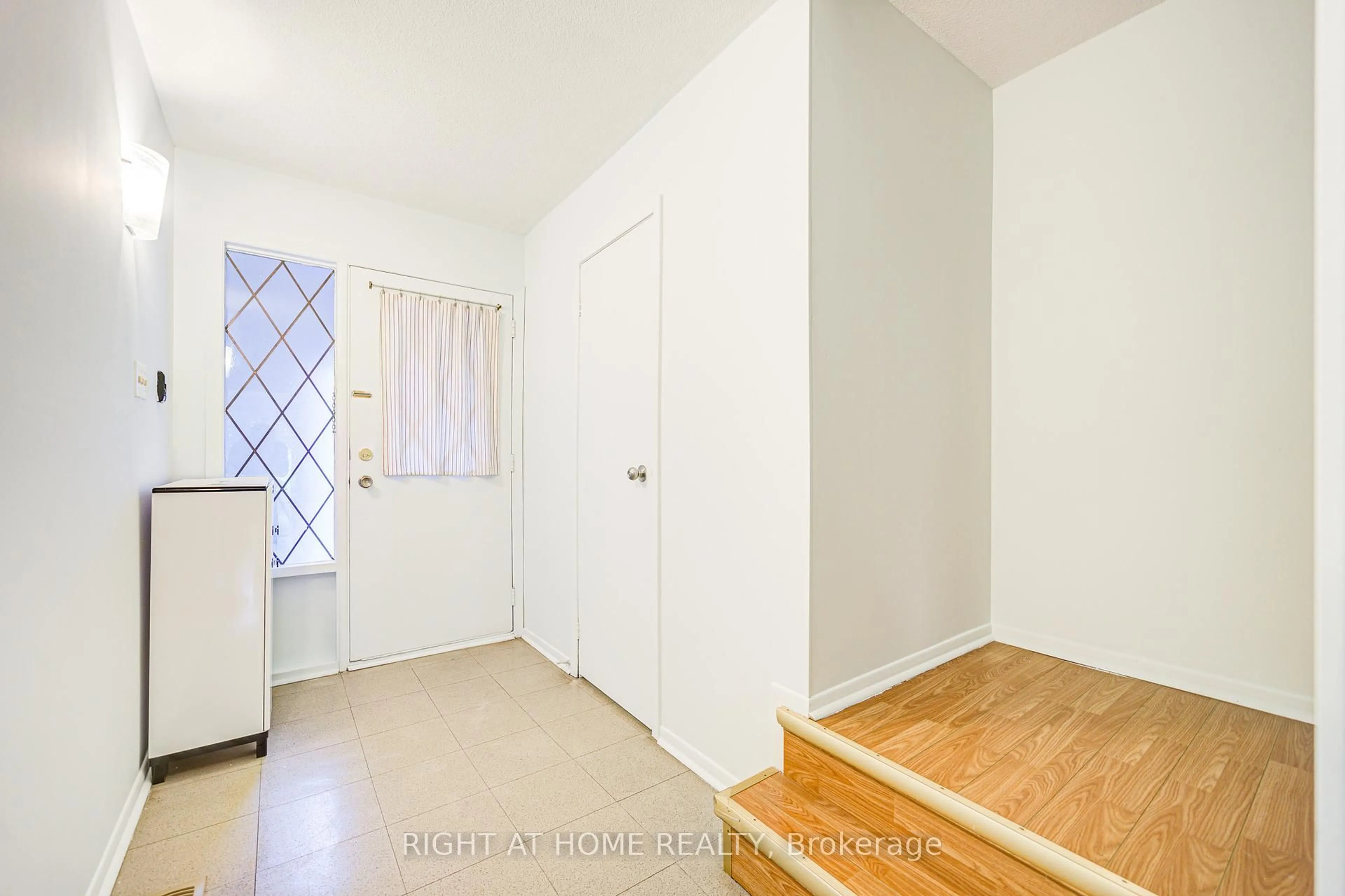 Indoor entryway for 55 Brimwood Blvd #44, Toronto Ontario M1V 1E4