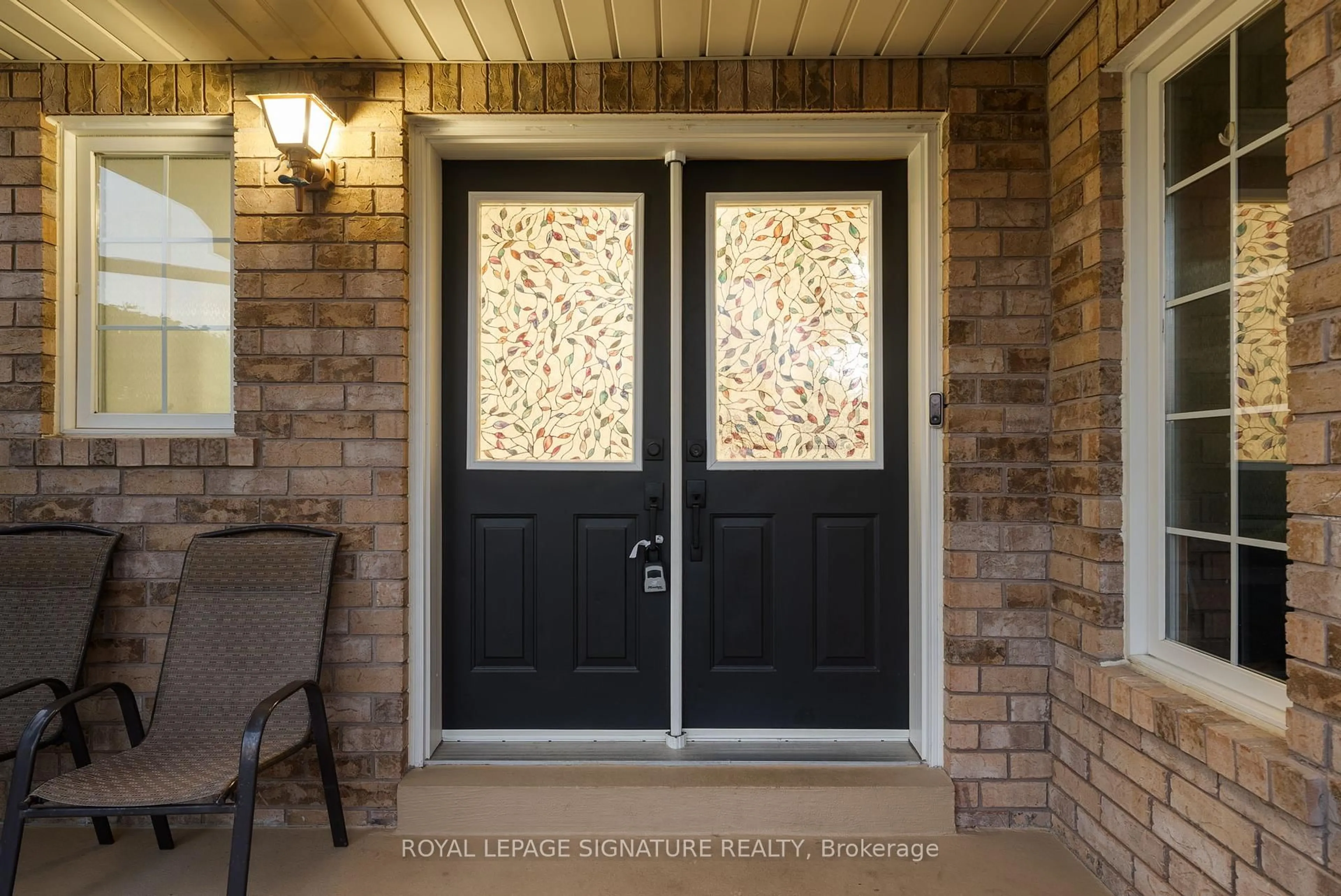 Indoor entryway for 6 Lurosa Cres, Whitby Ontario L1R 3A9