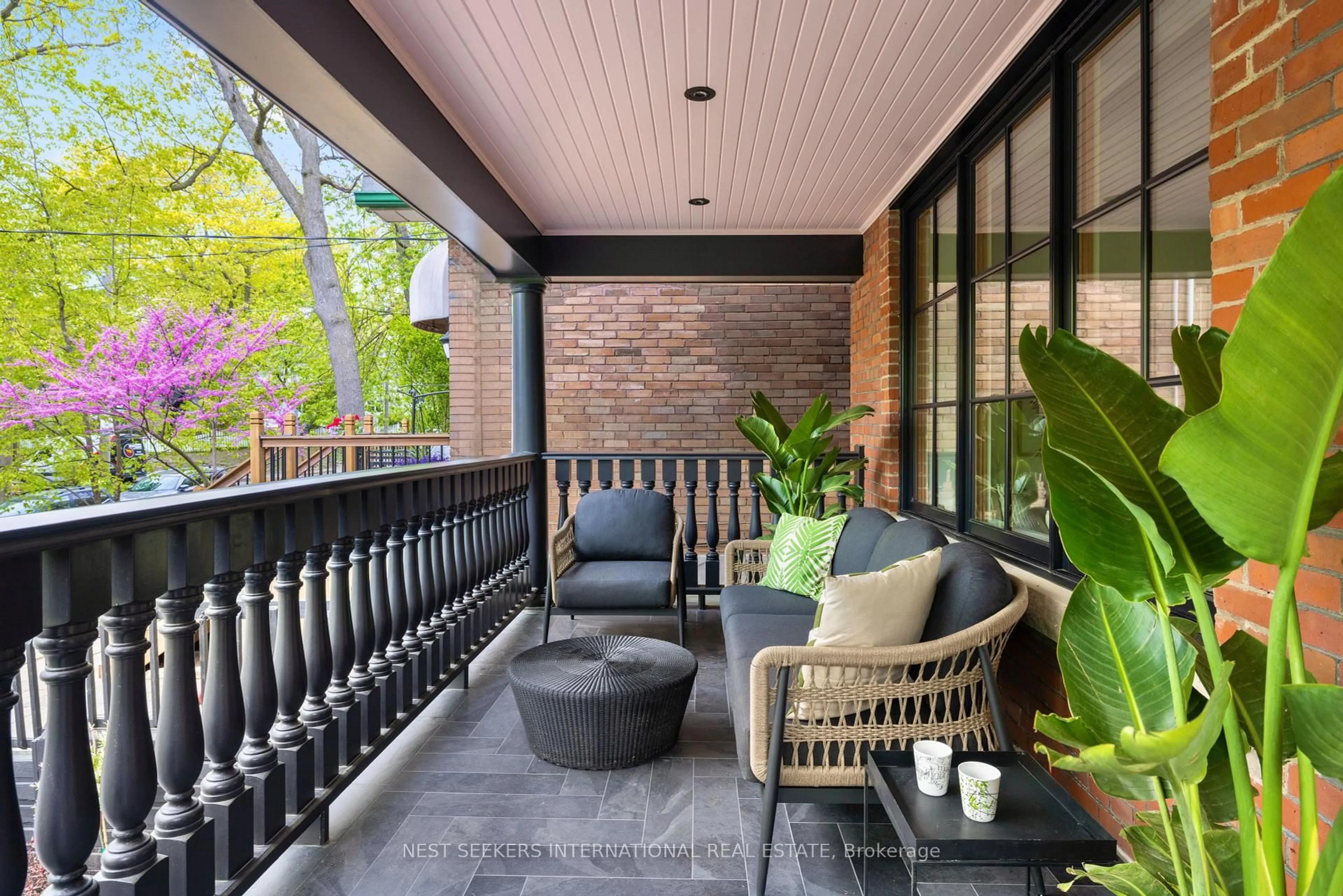 Patio, street for 203 Willow Ave, Toronto Ontario M4E 3K4