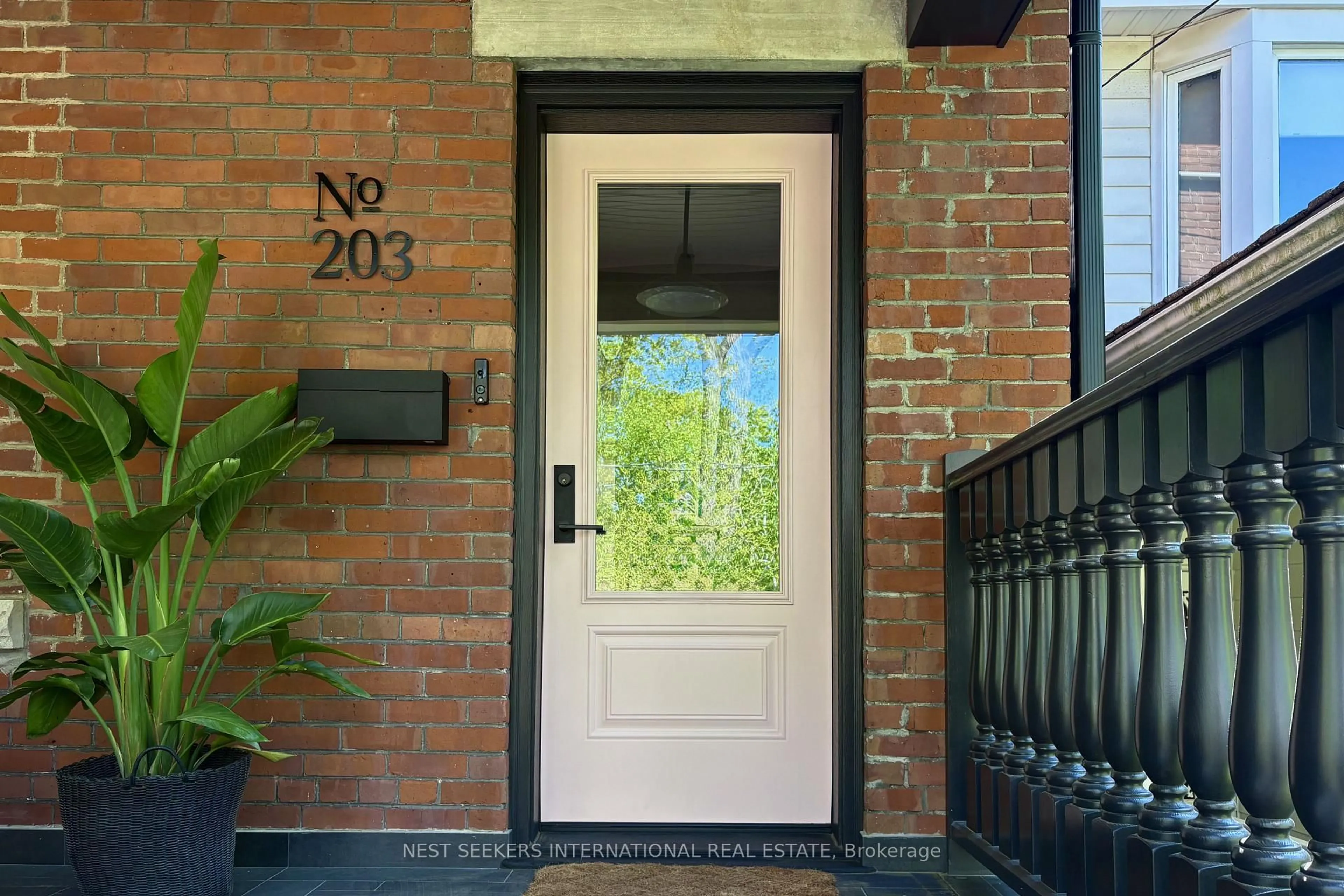Indoor entryway for 203 Willow Ave, Toronto Ontario M4E 3K4
