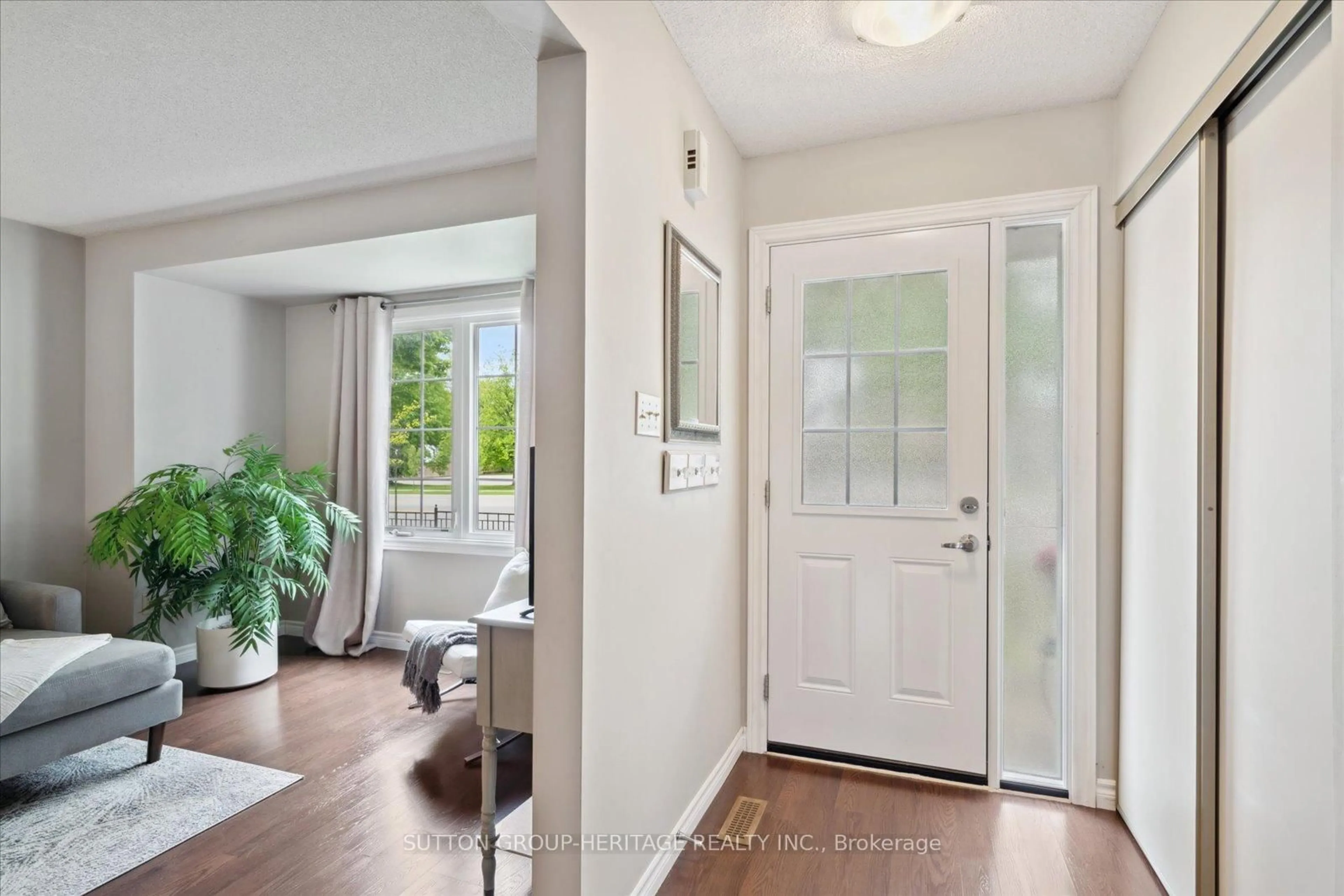 Indoor entryway for 10 Bassett Blvd #94, Whitby Ontario L1N 9C5