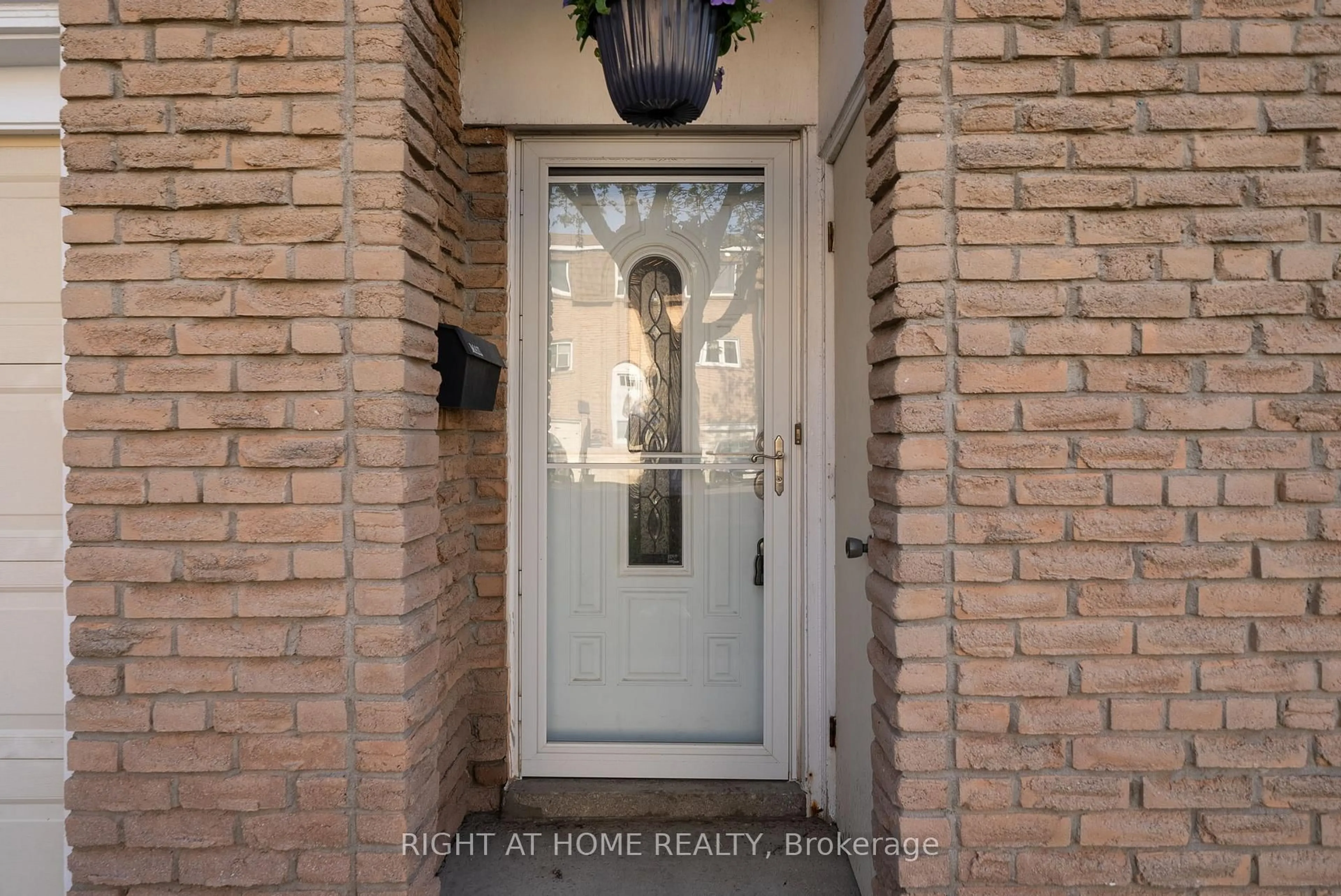 Indoor entryway for 121 Centennial Rd #81, Toronto Ontario M1C 1Z7