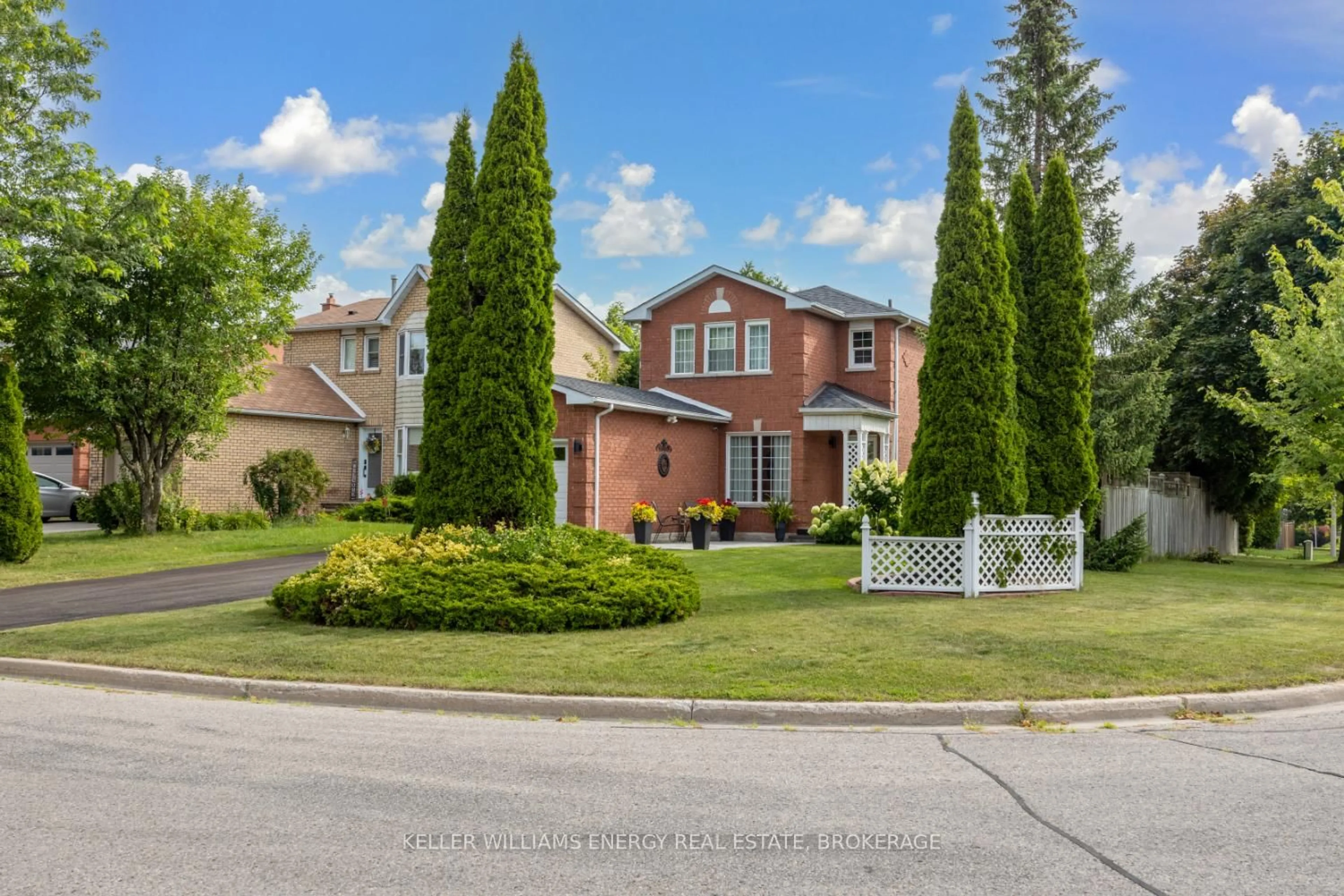 A pic from outside/outdoor area/front of a property/back of a property/a pic from drone, street for 1 Aldcroft Cres, Clarington Ontario L1C 4P2