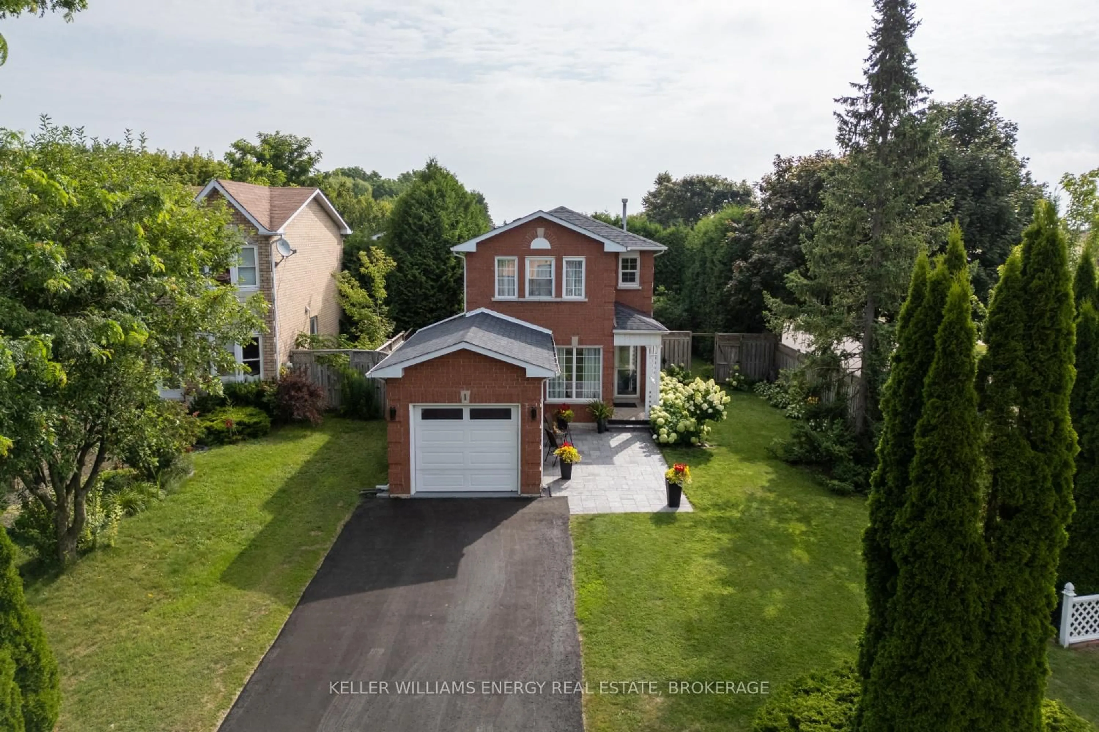 A pic from outside/outdoor area/front of a property/back of a property/a pic from drone, street for 1 Aldcroft Cres, Clarington Ontario L1C 4P2