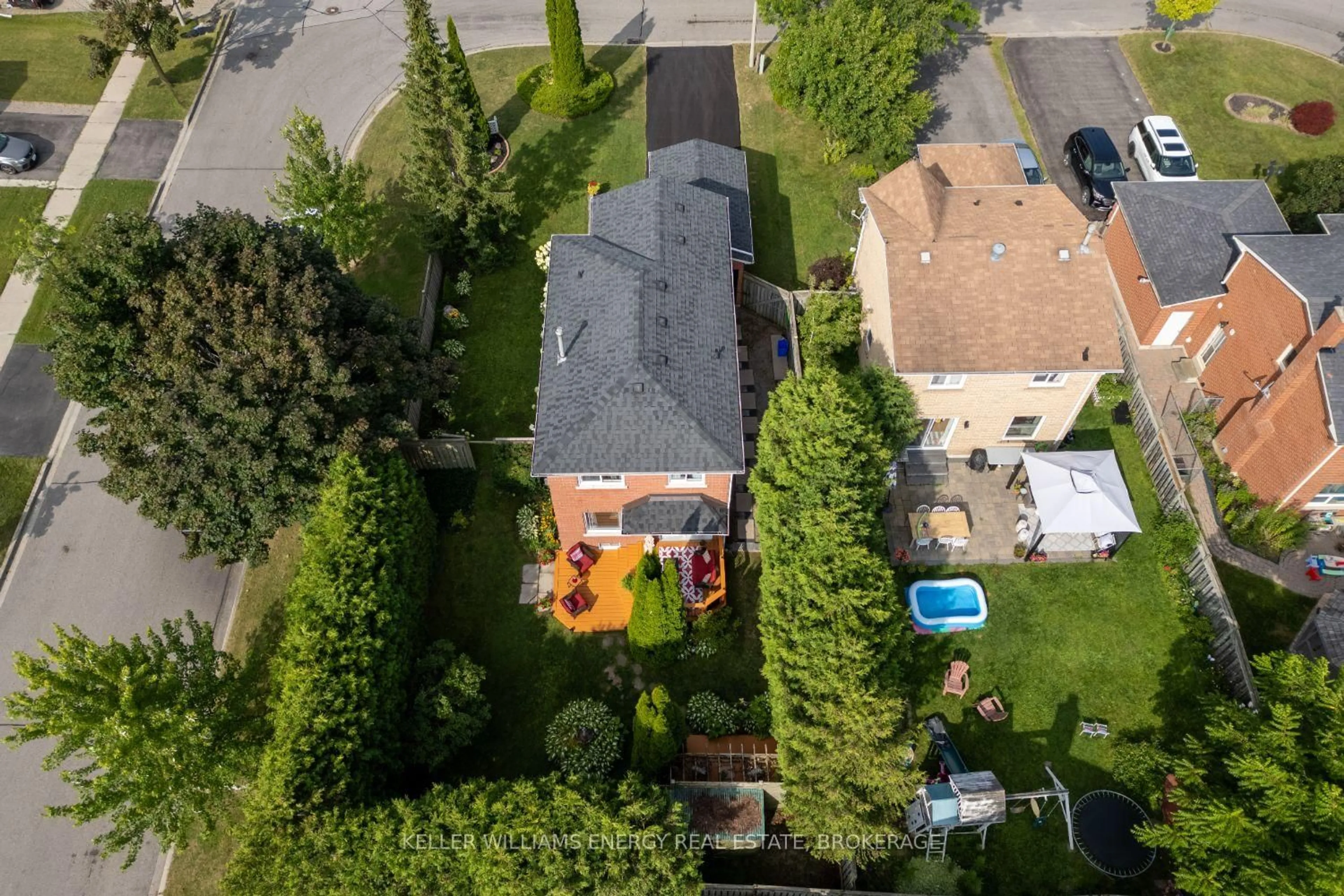A pic from outside/outdoor area/front of a property/back of a property/a pic from drone, street for 1 Aldcroft Cres, Clarington Ontario L1C 4P2