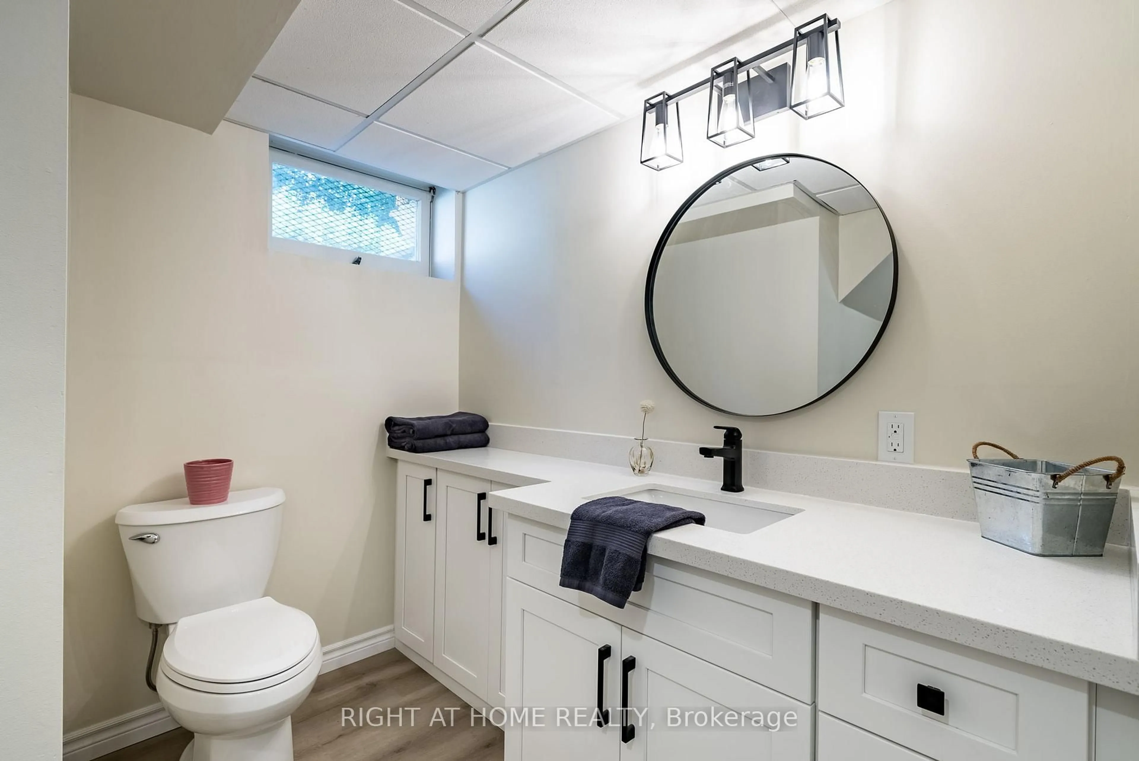 Standard bathroom, ceramic/tile floor for 109 Crawforth St, Whitby Ontario L1N 3S4