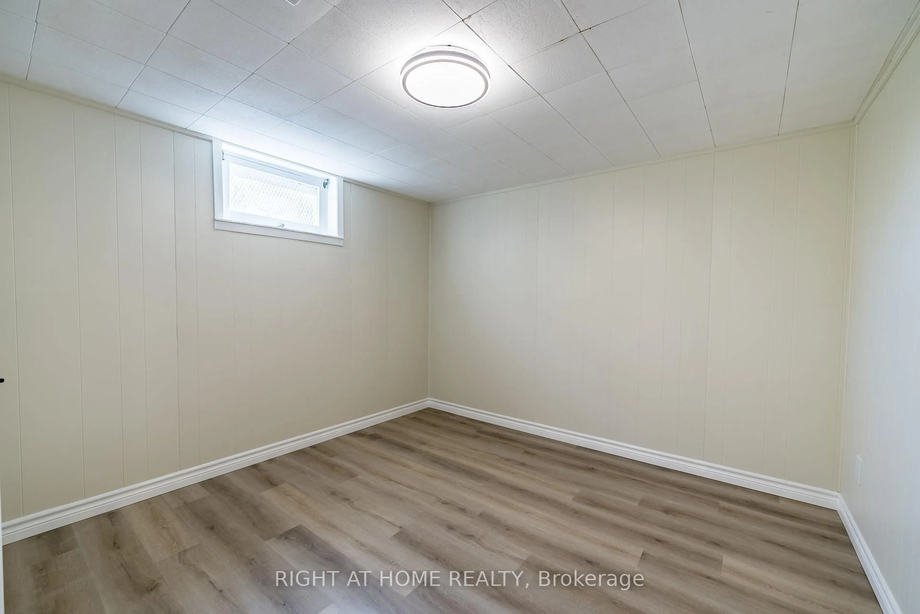 A pic of a room for 109 Crawforth St, Whitby Ontario L1N 3S4
