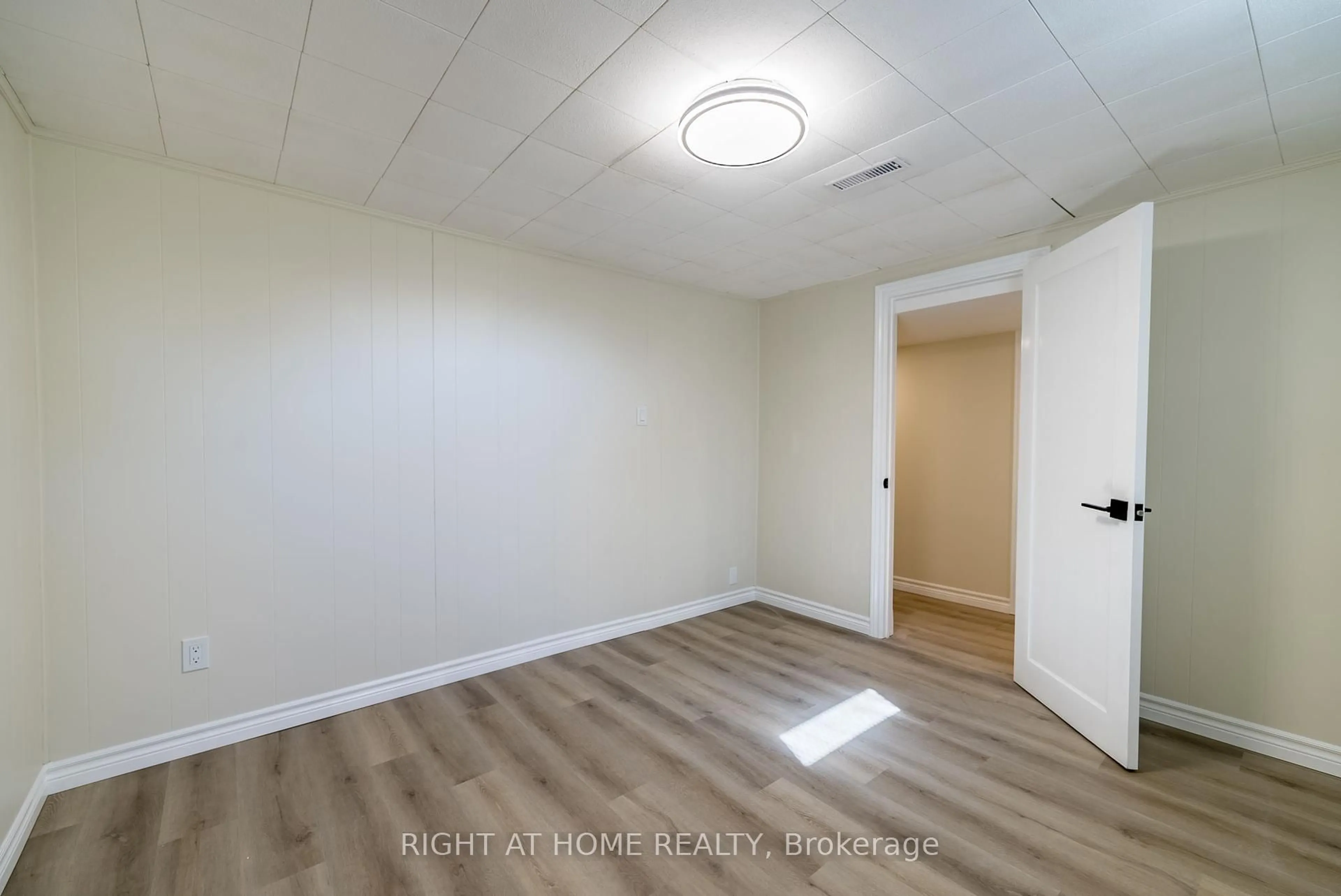 A pic of a room for 109 Crawforth St, Whitby Ontario L1N 3S4