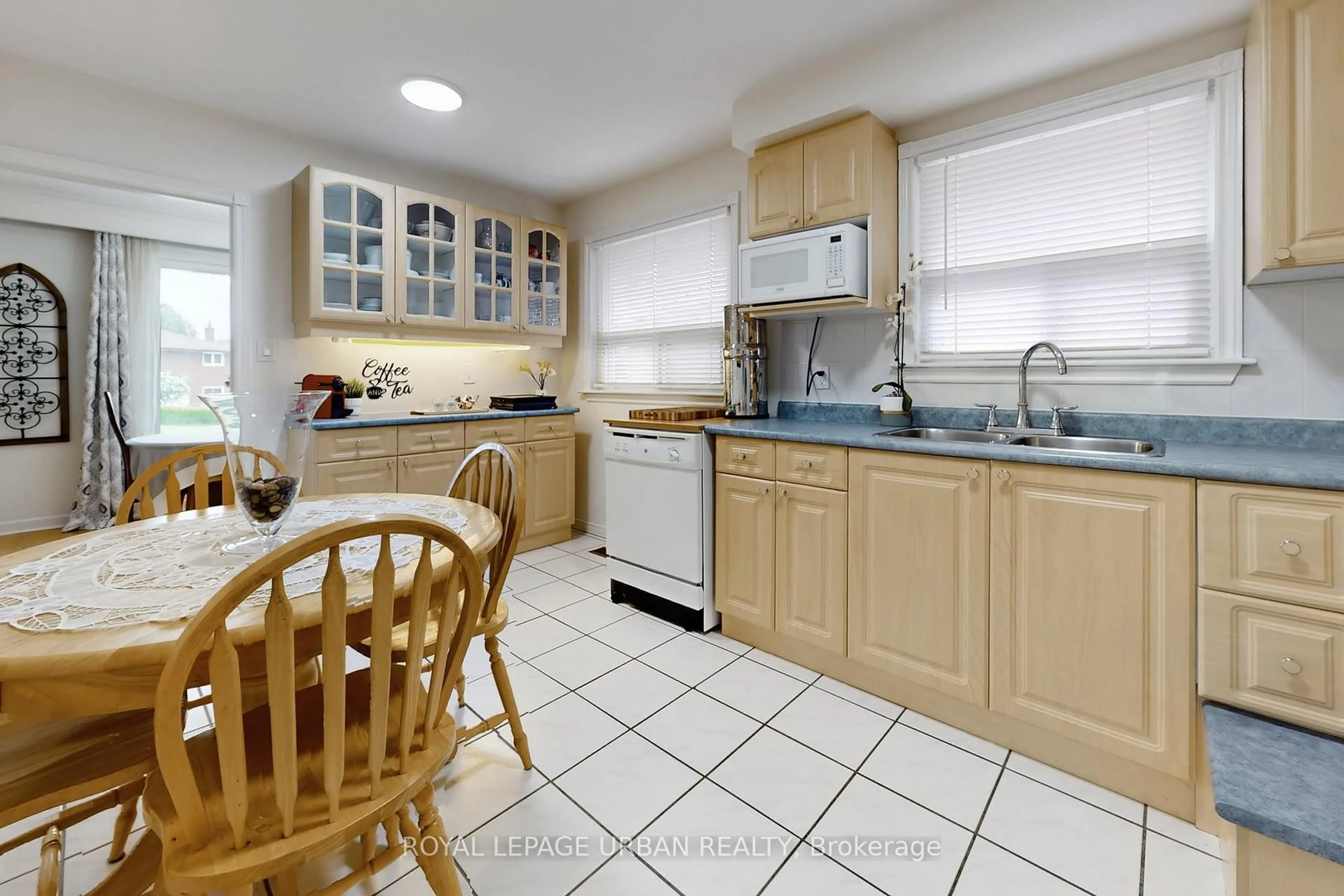 Standard kitchen, ceramic/tile floor for 98 Silvio Ave, Toronto Ontario M1K 1V3